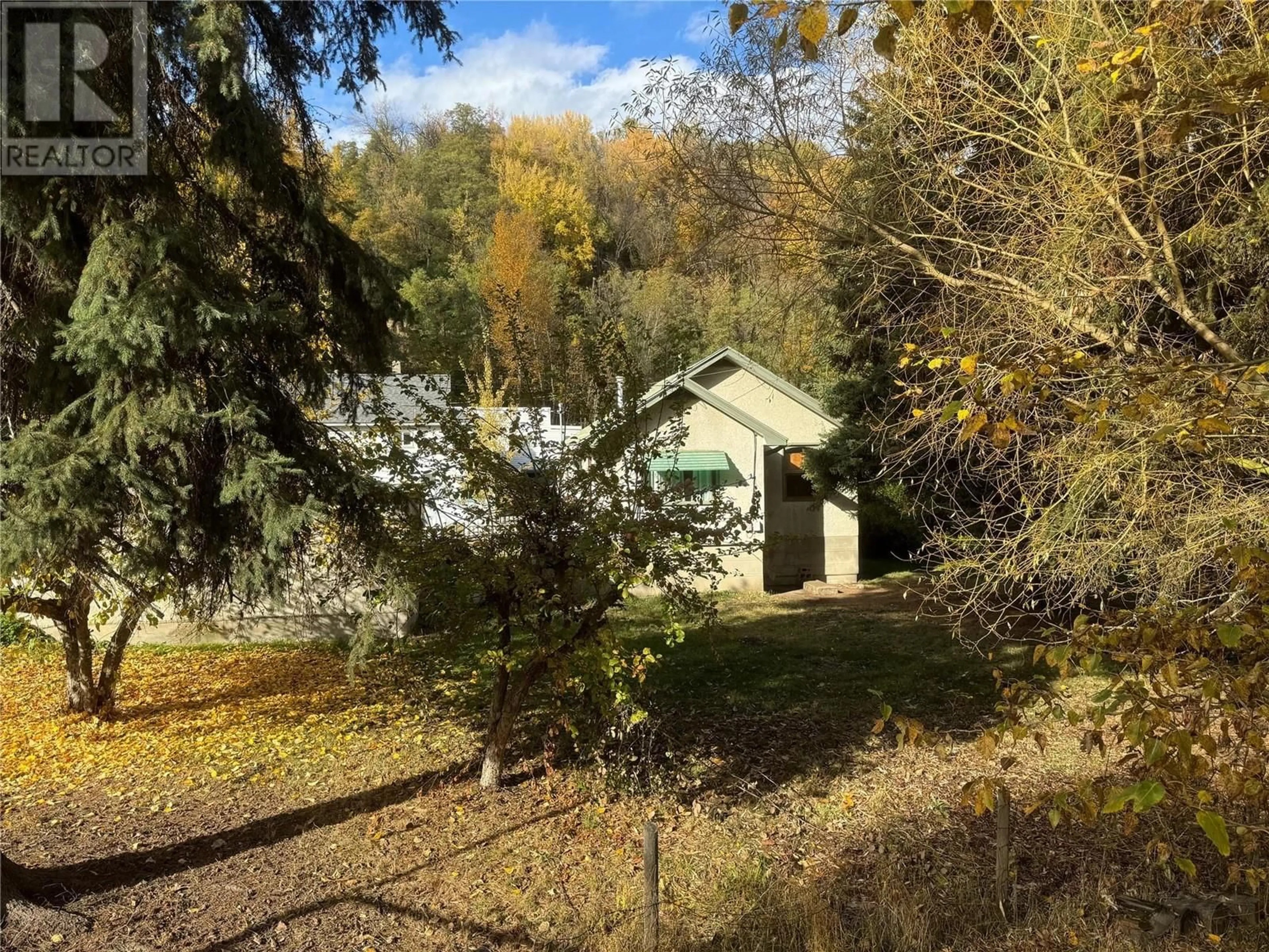 A pic from outside/outdoor area/front of a property/back of a property/a pic from drone, forest/trees view for 193 Wellington Avenue, Warfield British Columbia V1R2K3