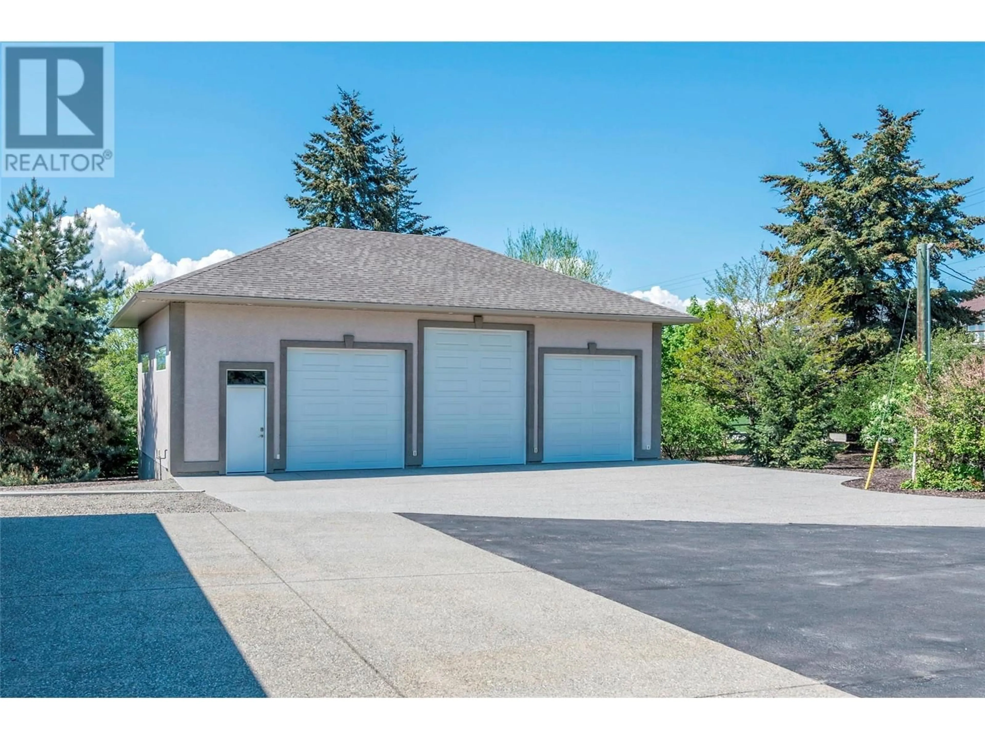 Indoor garage for 9474 Buchanan Road, Coldstream British Columbia V1B2X1