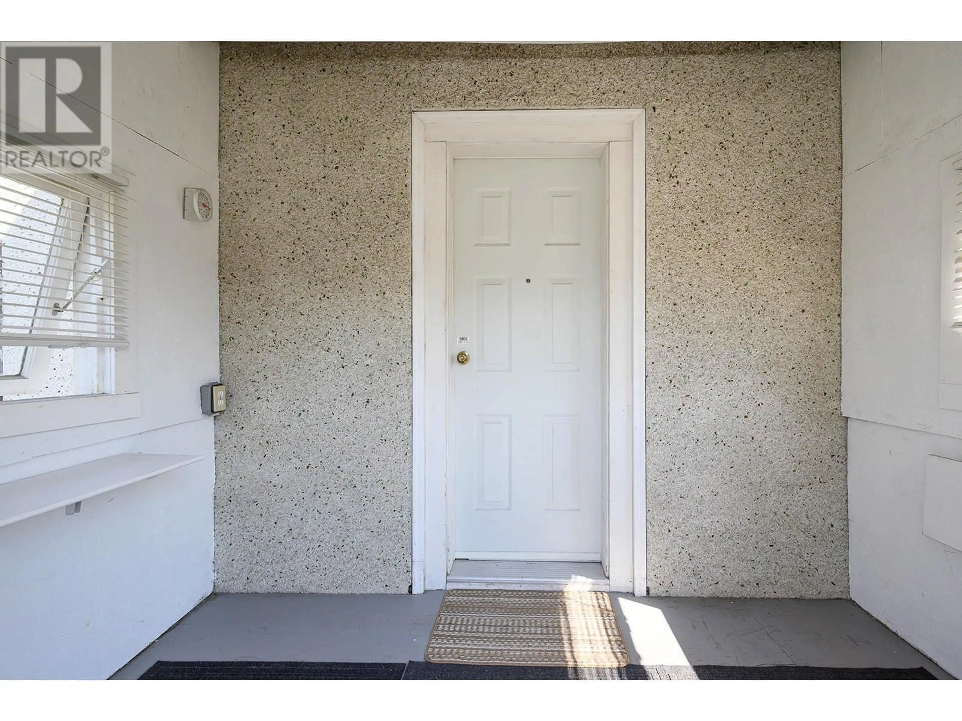 Indoor entryway for 922 COLUMBIA Street, Kamloops British Columbia V2C2V9