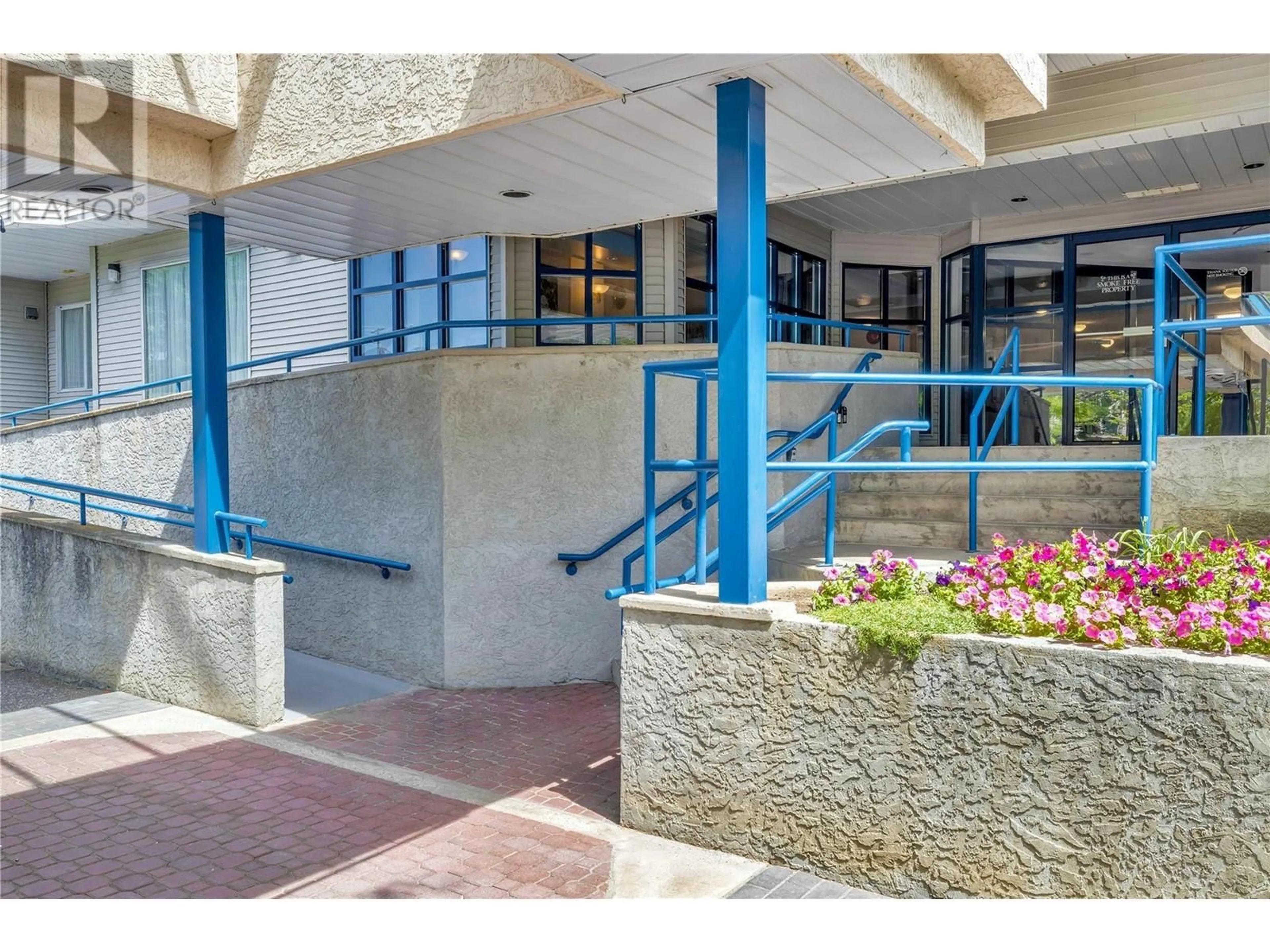 Indoor foyer for 220 - 3157 CASORSO ROAD, Kelowna British Columbia V1W3J4