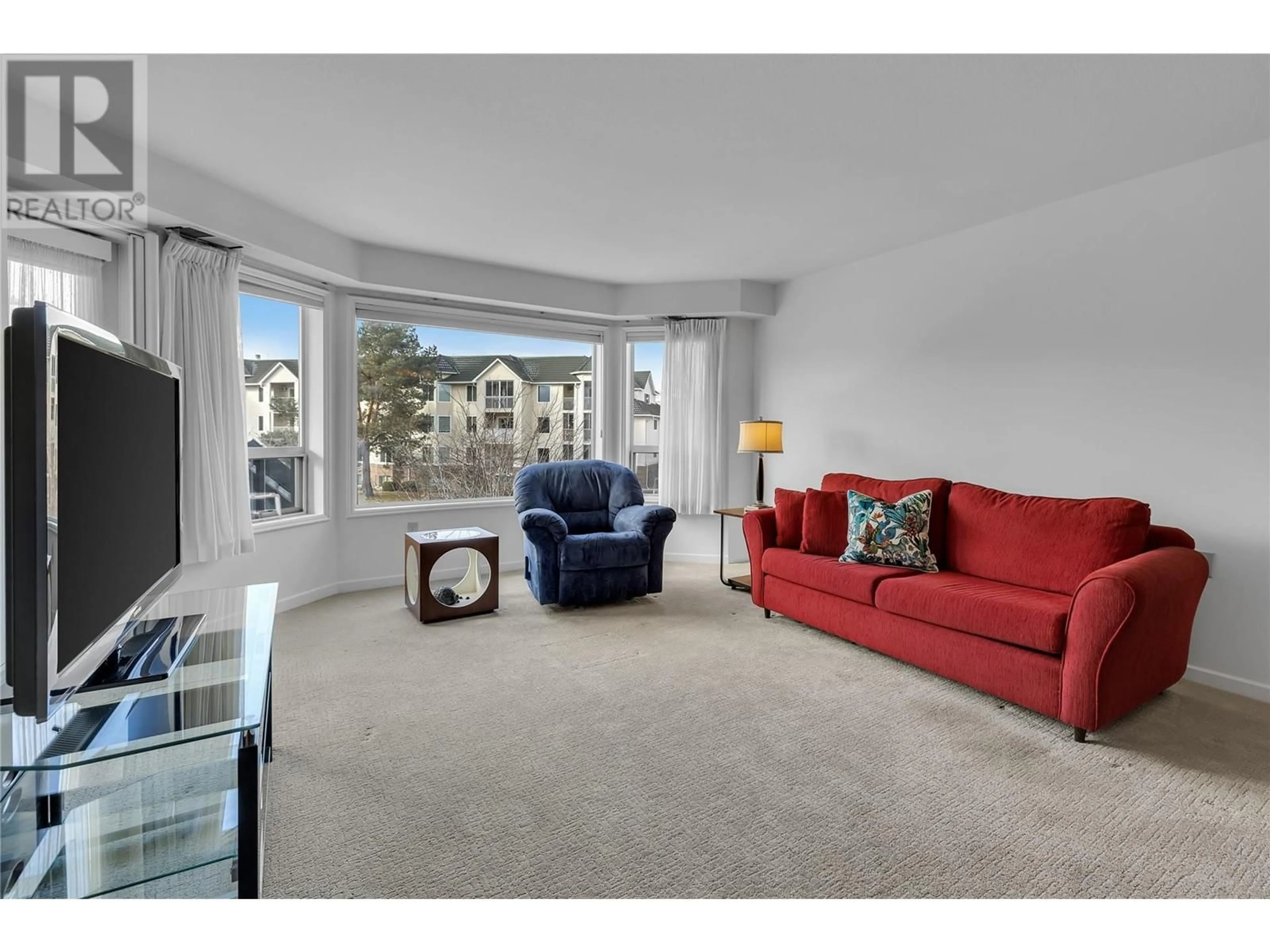 Living room with furniture, carpet floor for 3157 Casorso Road Unit# 220, Kelowna British Columbia V1W3J4