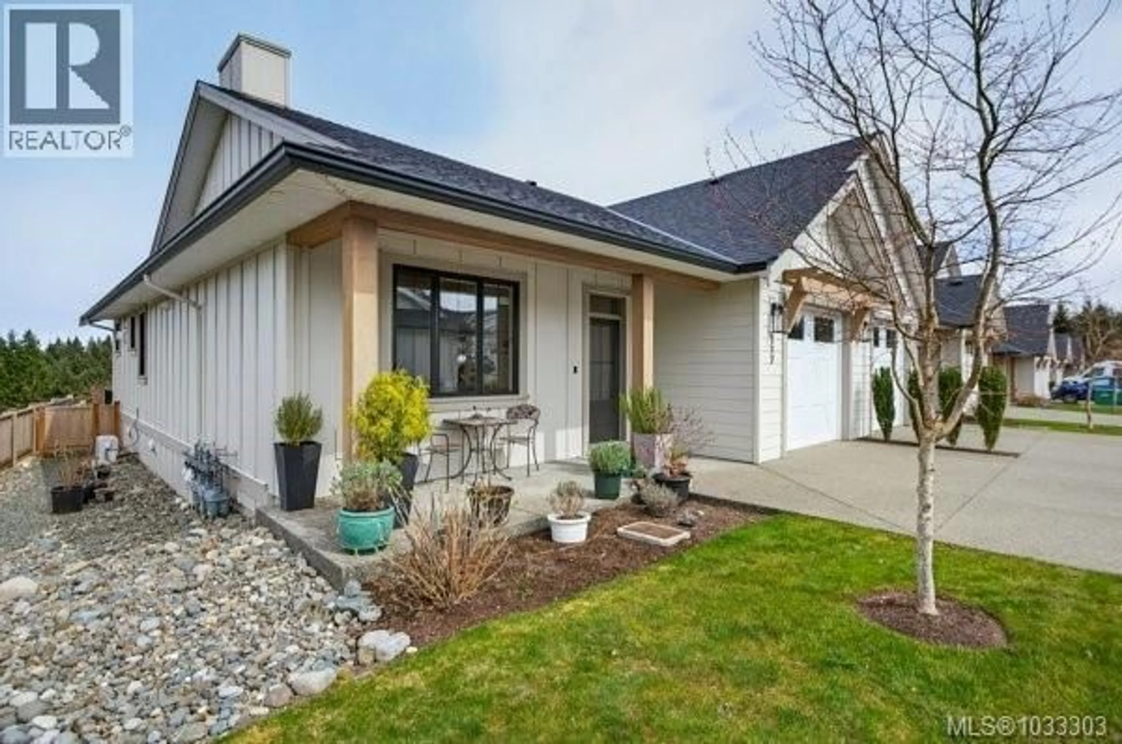 Home with vinyl exterior material, street for 117 - 4098 BUCKSTONE ROAD, Courtenay British Columbia V9N0H2