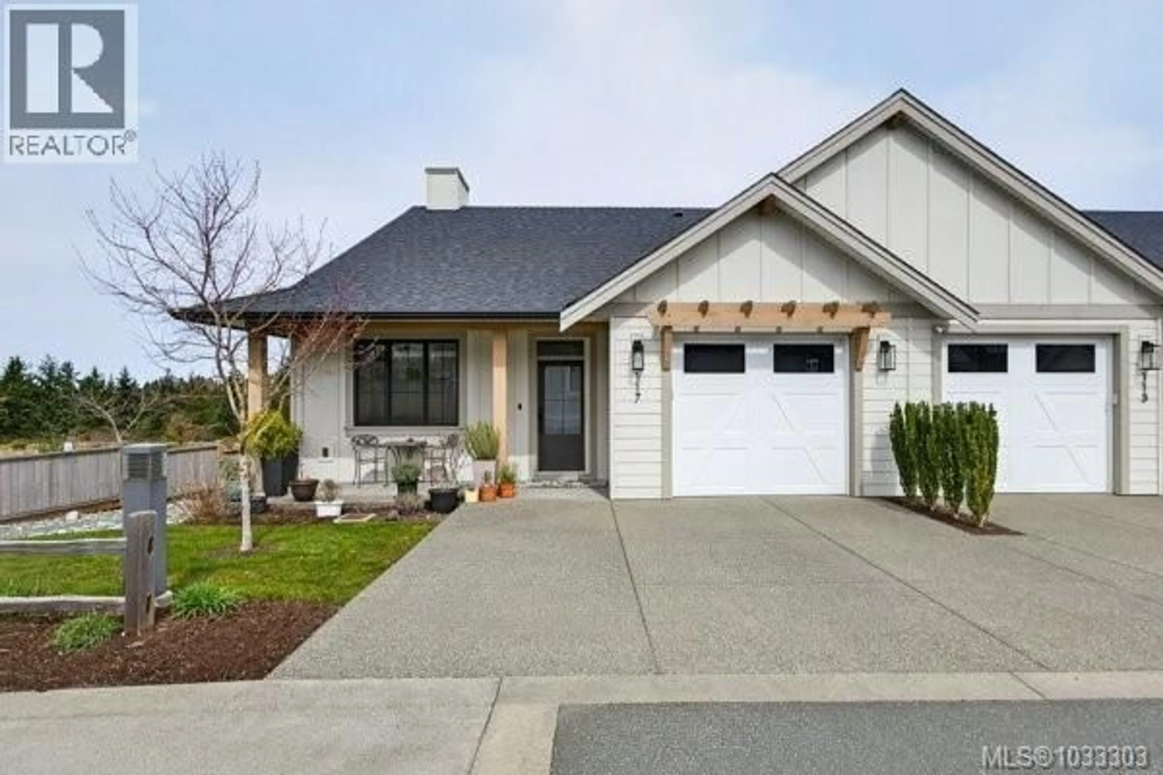 Home with vinyl exterior material, street for 117 - 4098 BUCKSTONE ROAD, Courtenay British Columbia V9N0H2