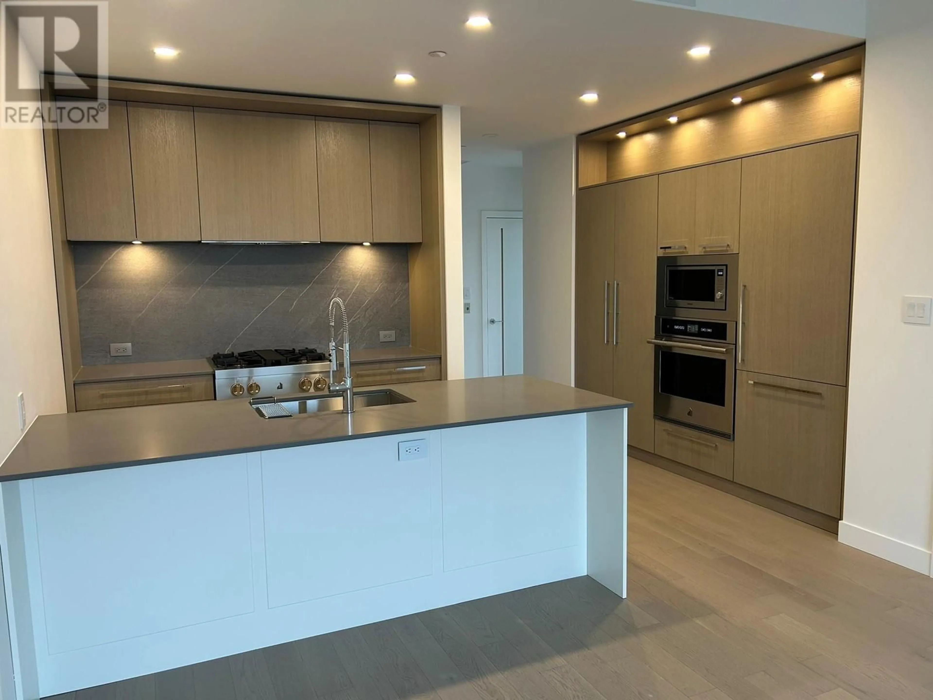 Contemporary kitchen, unknown for 3389 Lakeshore Road Unit# N508, Kelowna British Columbia V1W2R5