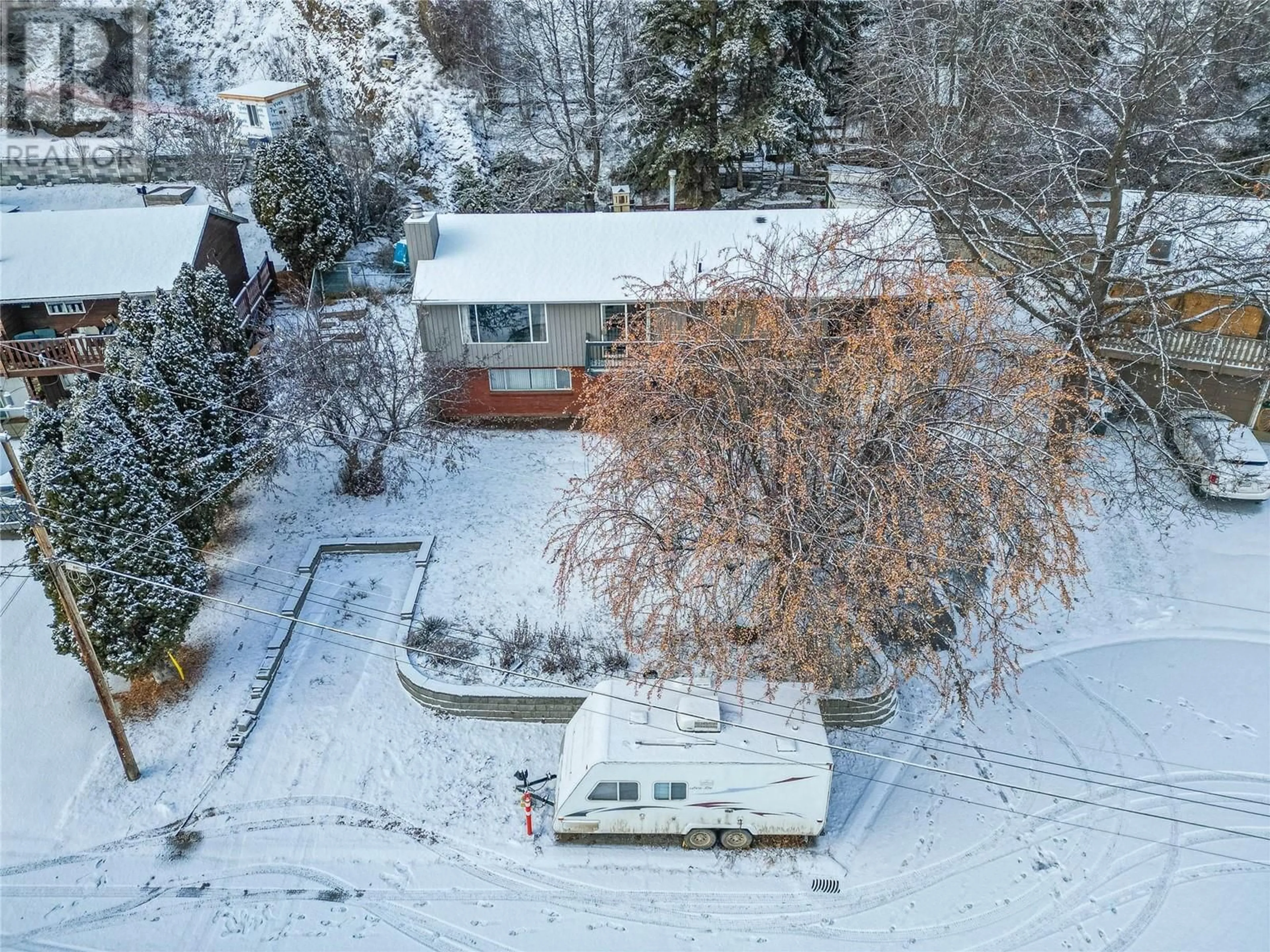 A pic from outside/outdoor area/front of a property/back of a property/a pic from drone, street for 3224 ARCHIBALD Place, Kamloops British Columbia V2B8B2