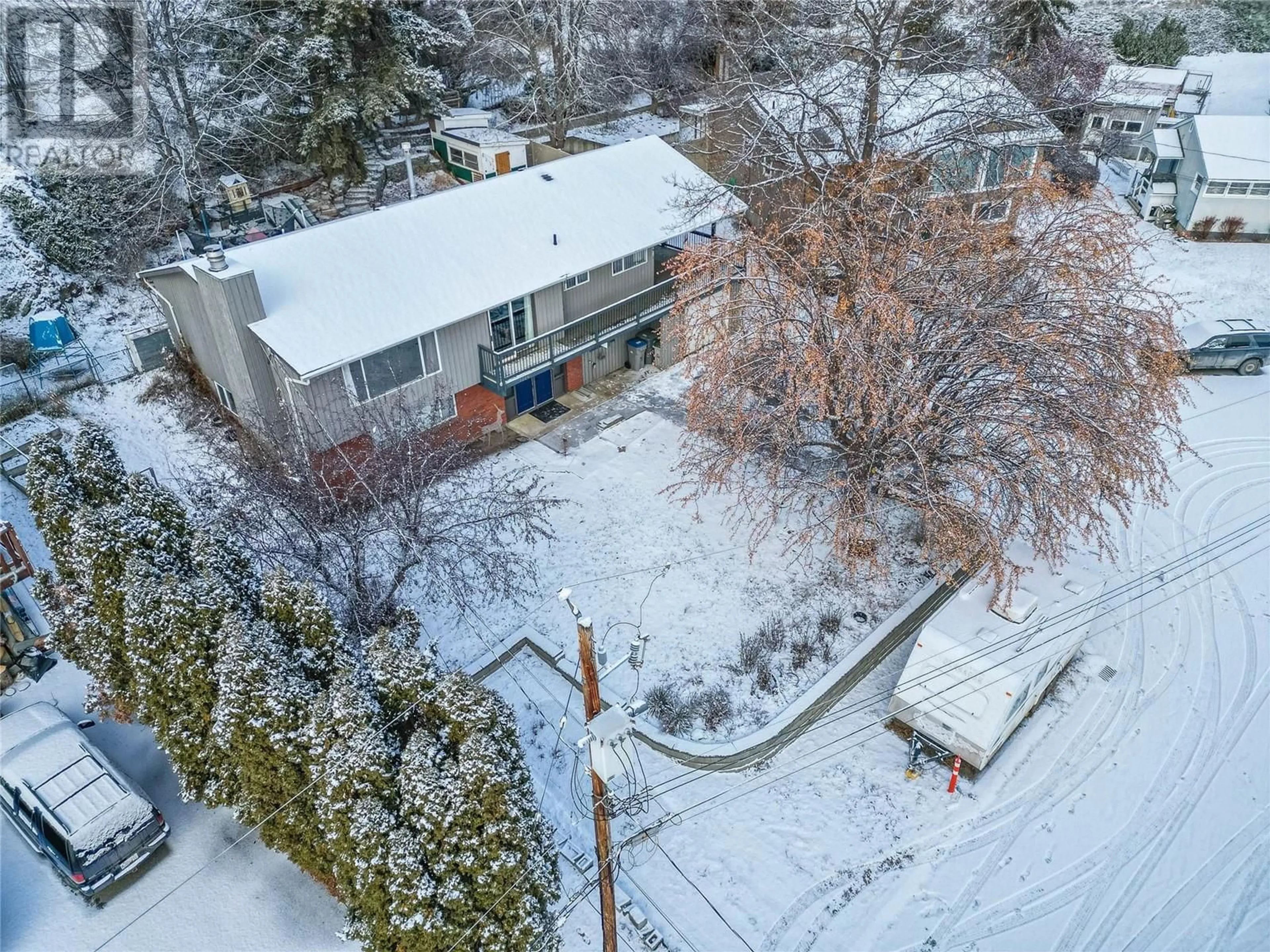 A pic from outside/outdoor area/front of a property/back of a property/a pic from drone, street for 3224 ARCHIBALD Place, Kamloops British Columbia V2B8B2