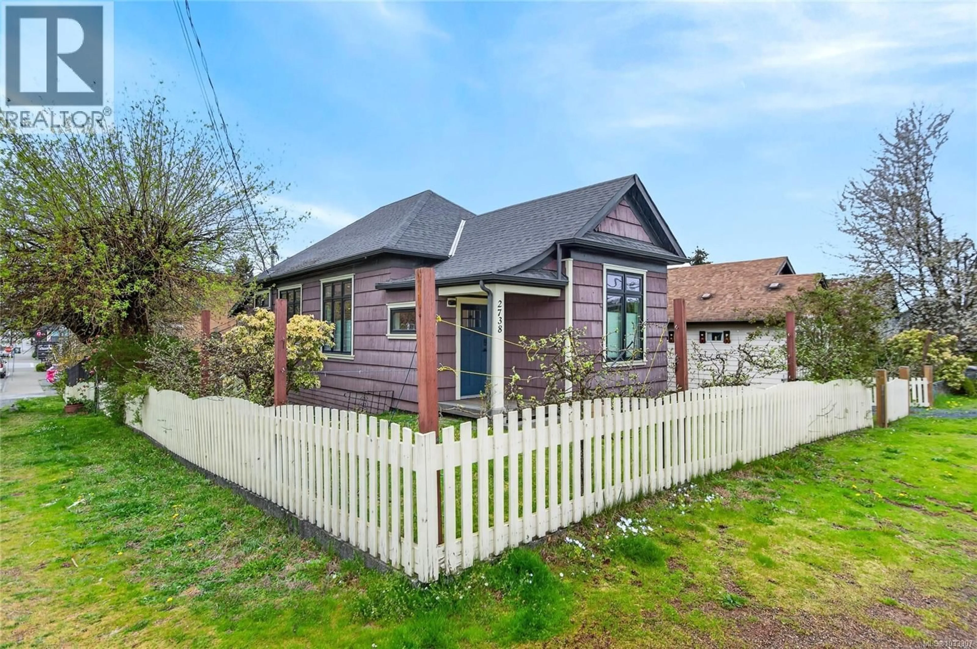 A pic from outside/outdoor area/front of a property/back of a property/a pic from drone, unknown for 2738 DERWENT AVENUE, Cumberland British Columbia V0R1S0