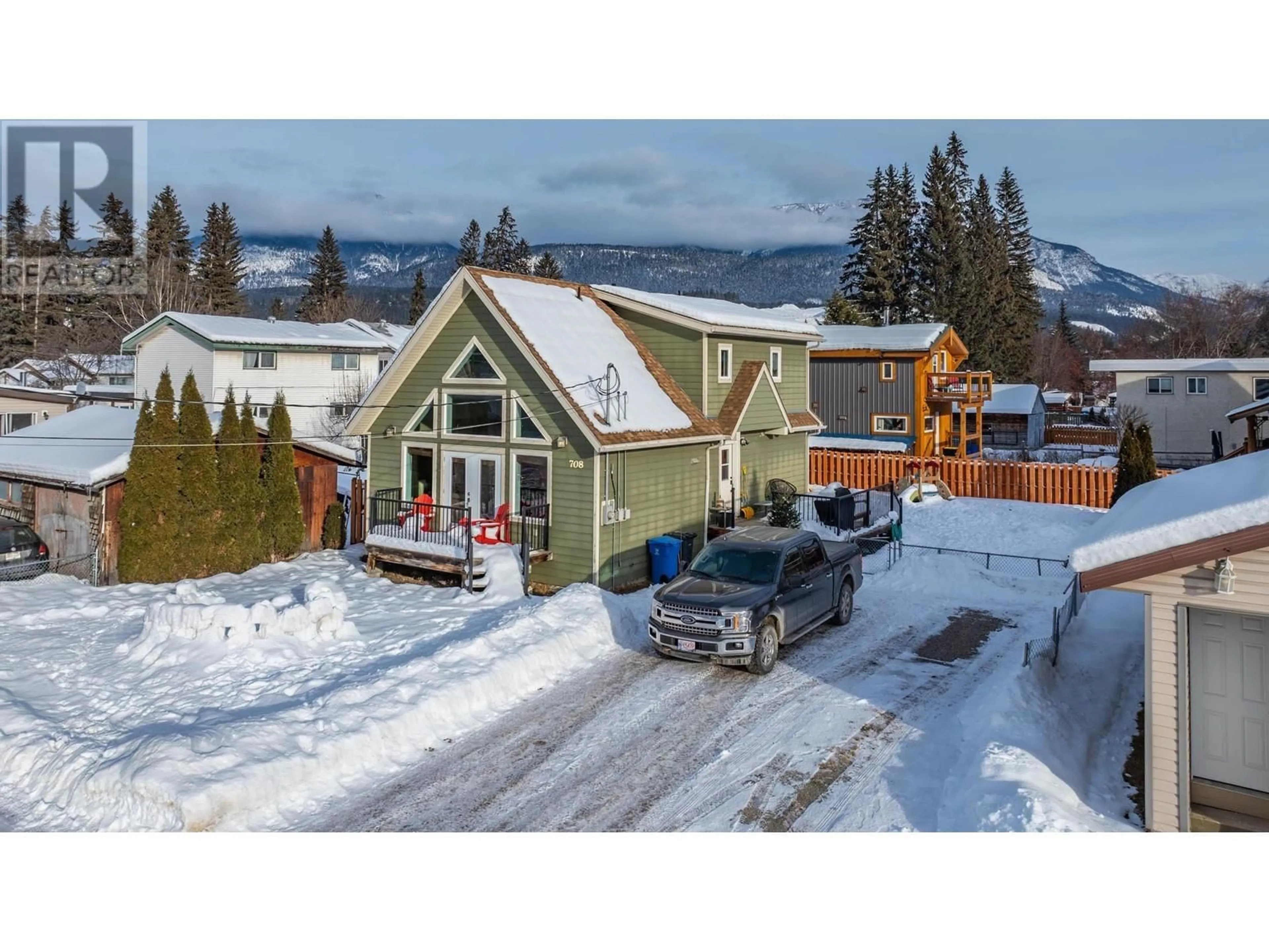 A pic from outside/outdoor area/front of a property/back of a property/a pic from drone, street for 708 5TH  S Avenue, Golden British Columbia V0A1H0