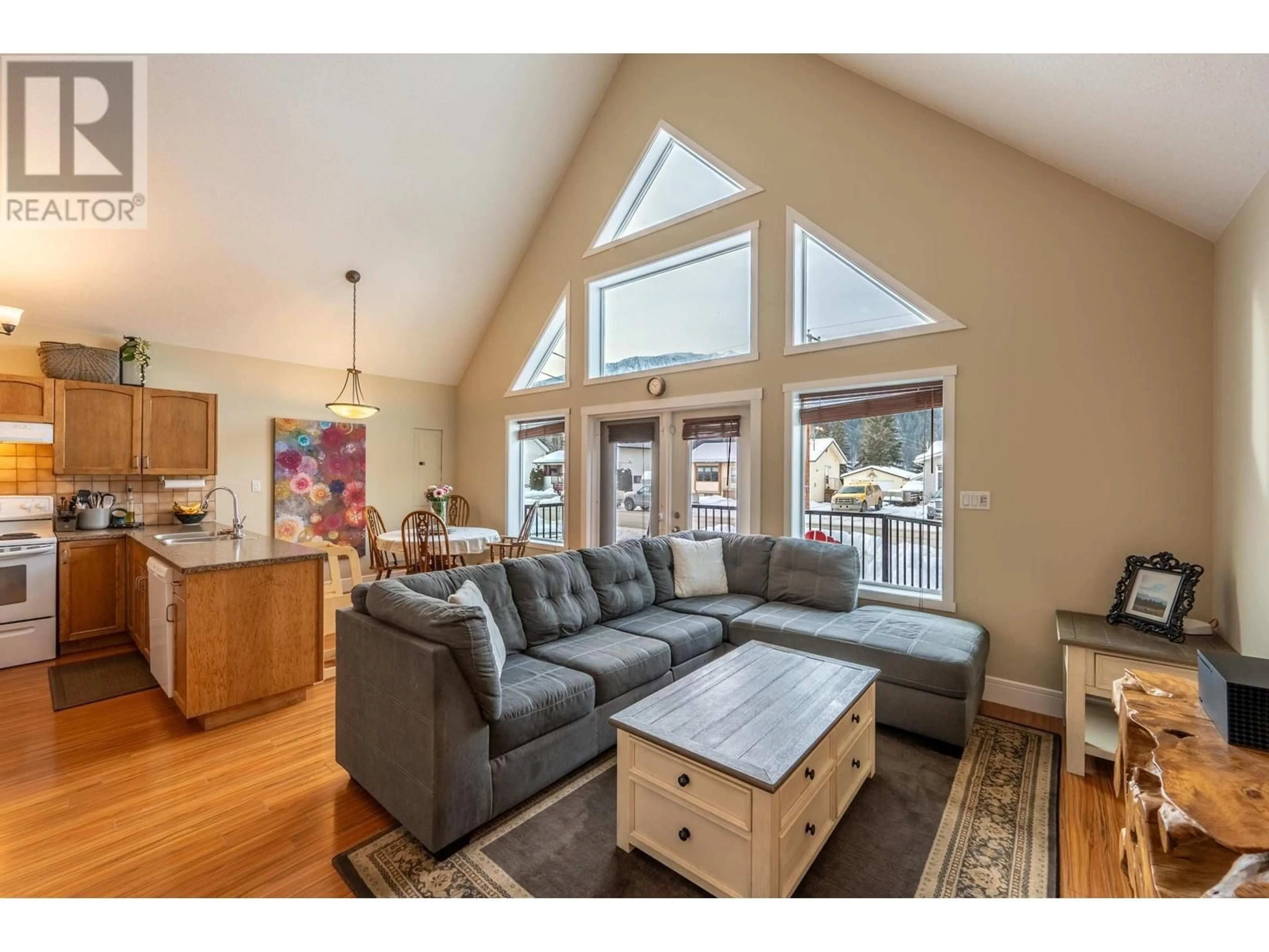 Living room with furniture, wood/laminate floor for 708 5TH  S Avenue, Golden British Columbia V0A1H0