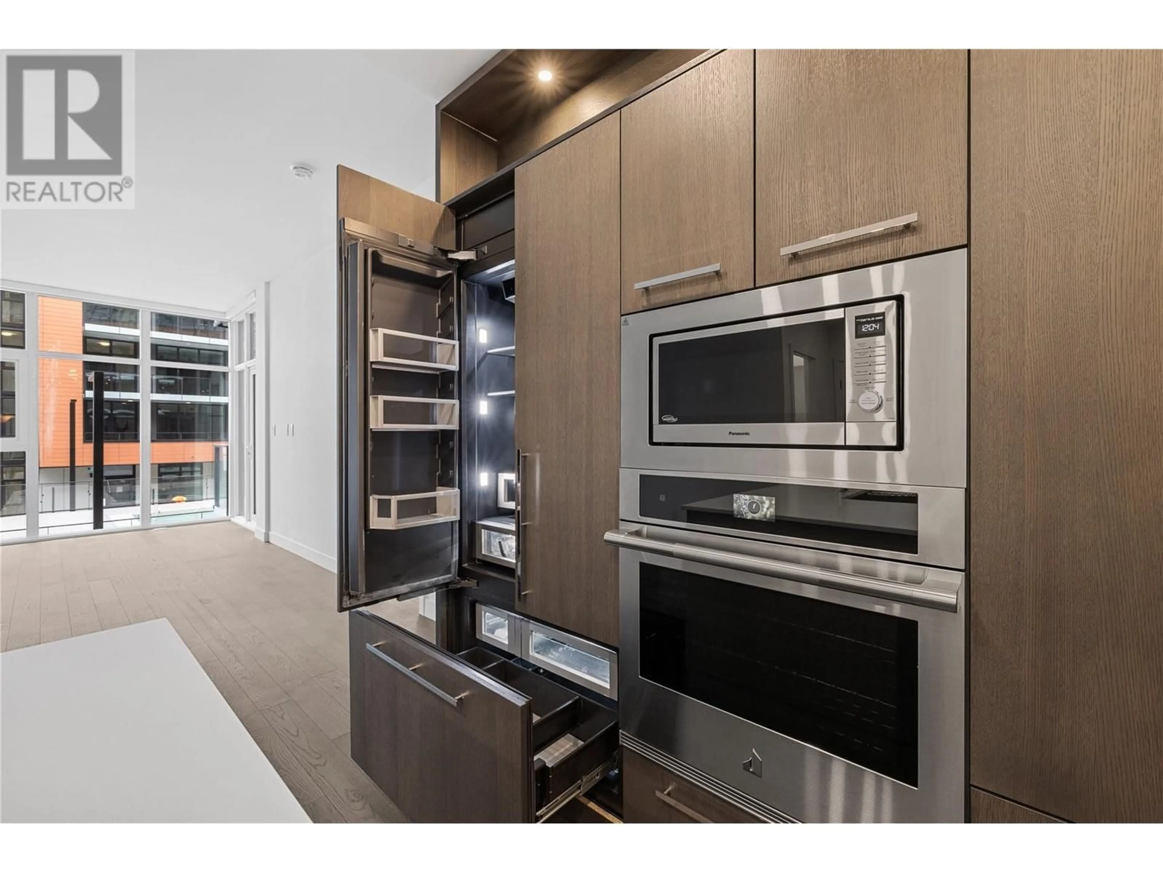 Contemporary kitchen, unknown for 3389 Lakeshore Road Unit# N313, Kelowna British Columbia V1W3S9