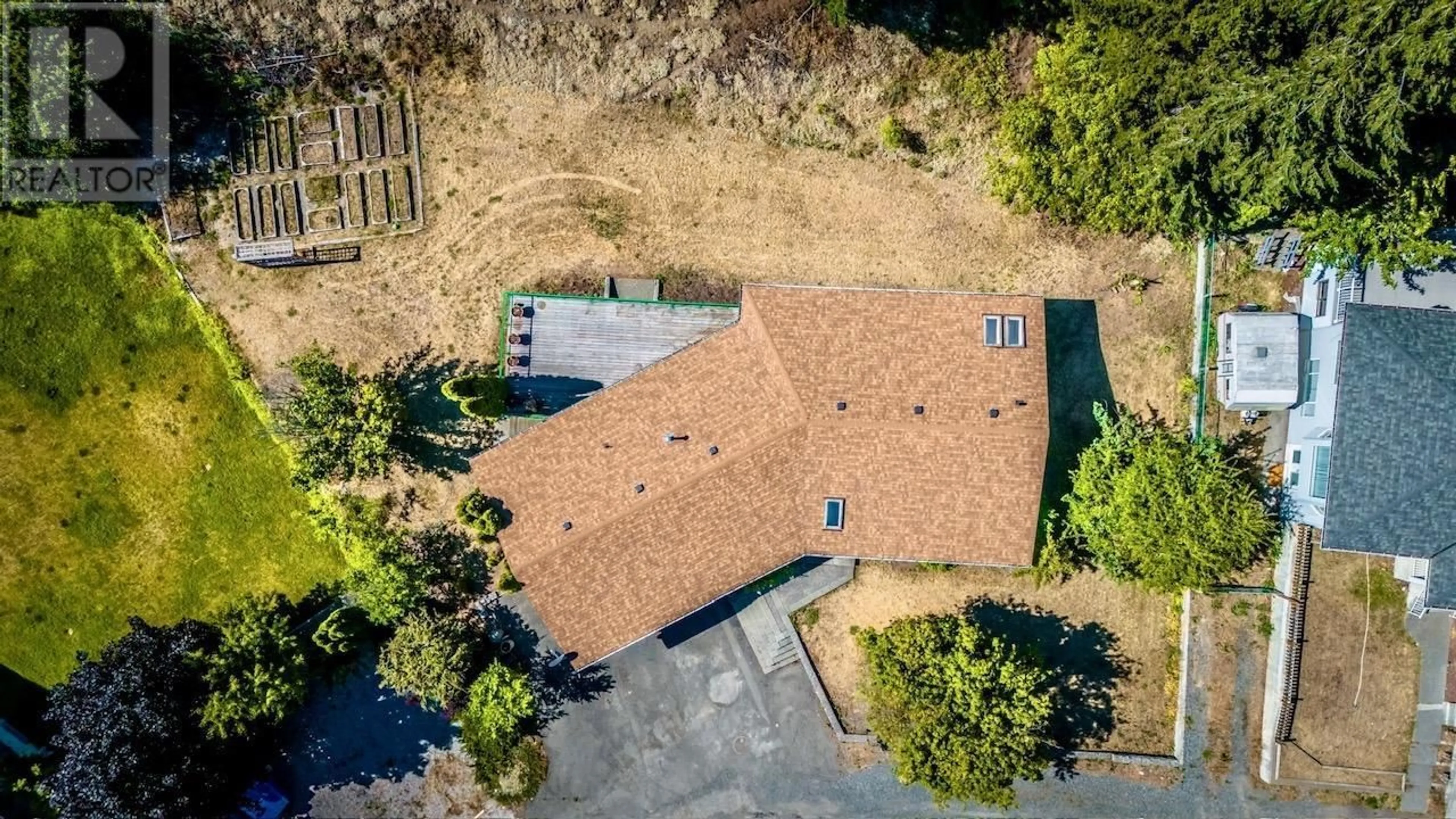 A pic from outside/outdoor area/front of a property/back of a property/a pic from drone, street for 870 EAGLESON CRESCENT, Lillooet British Columbia V0K1V0