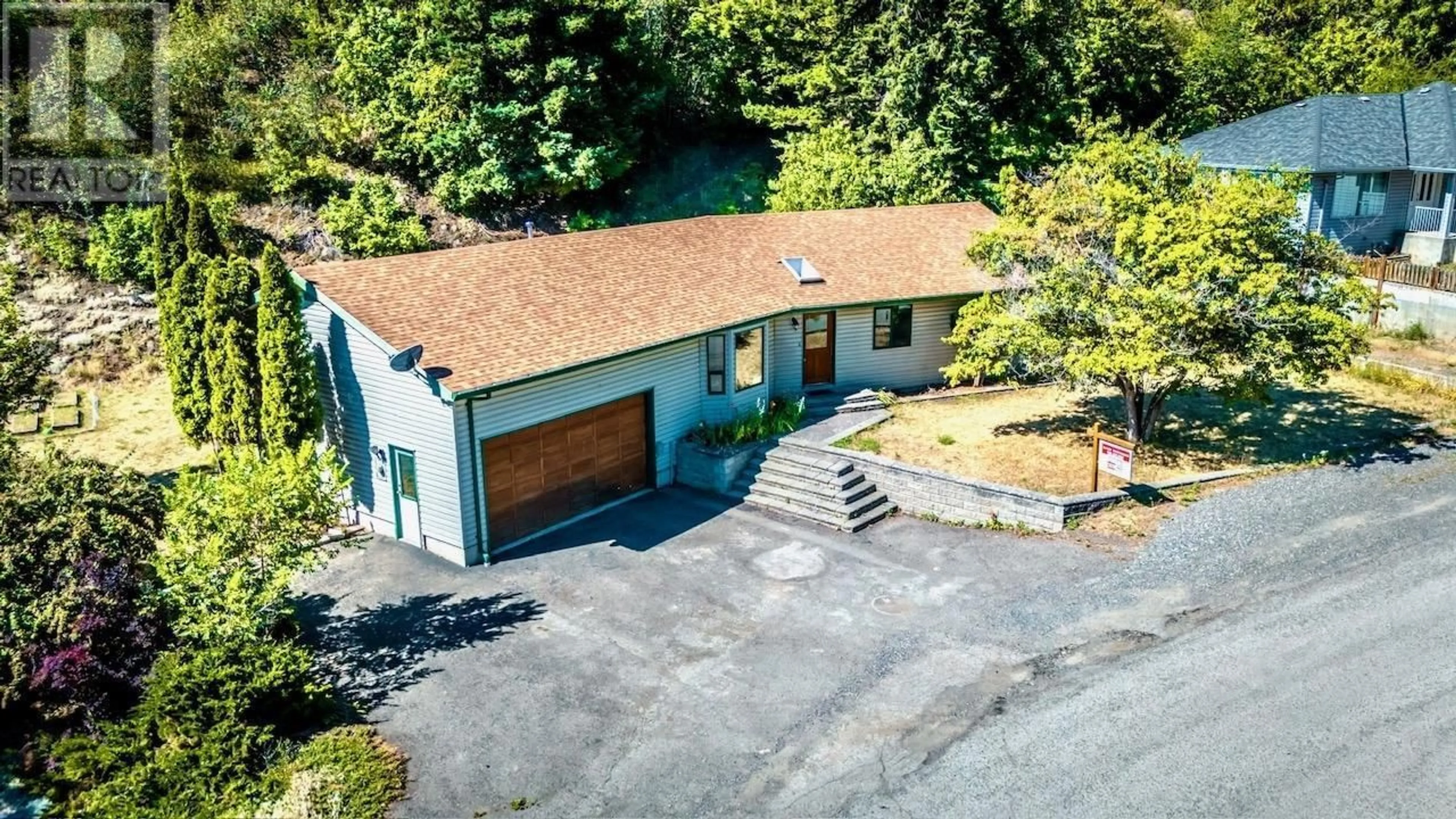 A pic from outside/outdoor area/front of a property/back of a property/a pic from drone, street for 870 EAGLESON Crescent, Lillooet British Columbia V0K1V0