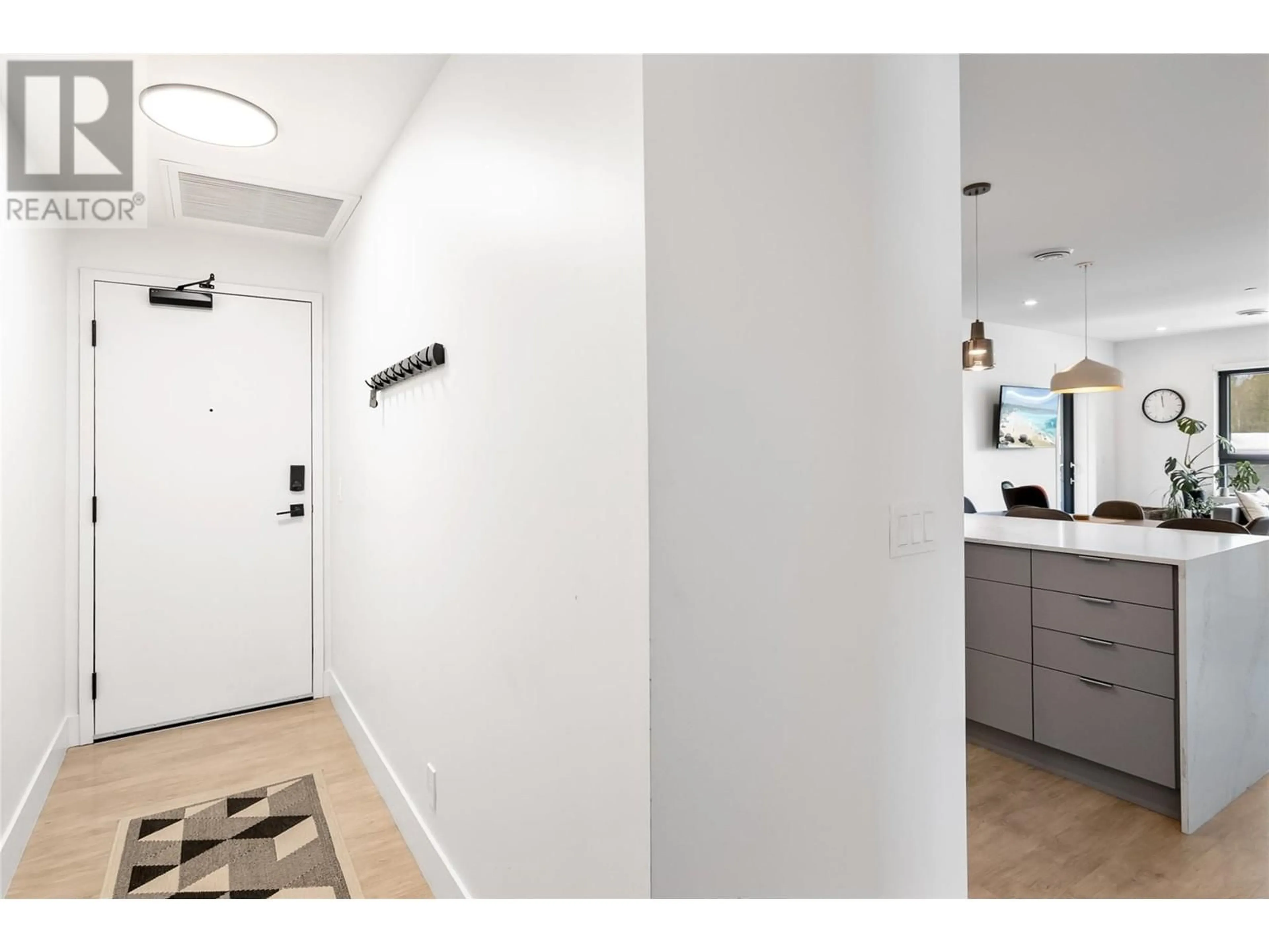 Indoor entryway for 4307 - 1701 COURSIER AVENUE, Revelstoke British Columbia V0E2S3
