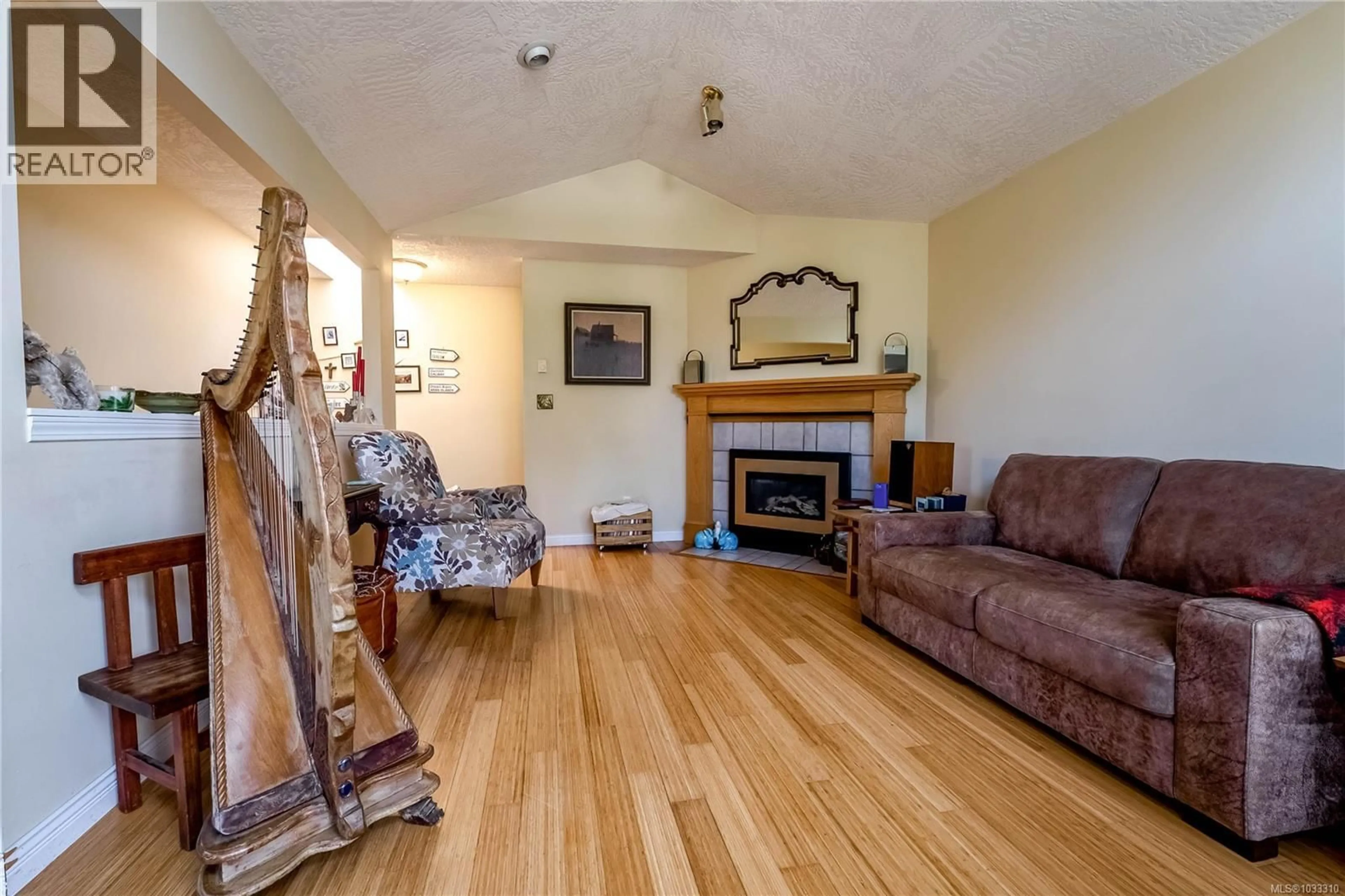Living room with furniture, wood/laminate floor for 6767 FOREMAN HEIGHTS DRIVE, Sooke British Columbia V9Z0L4