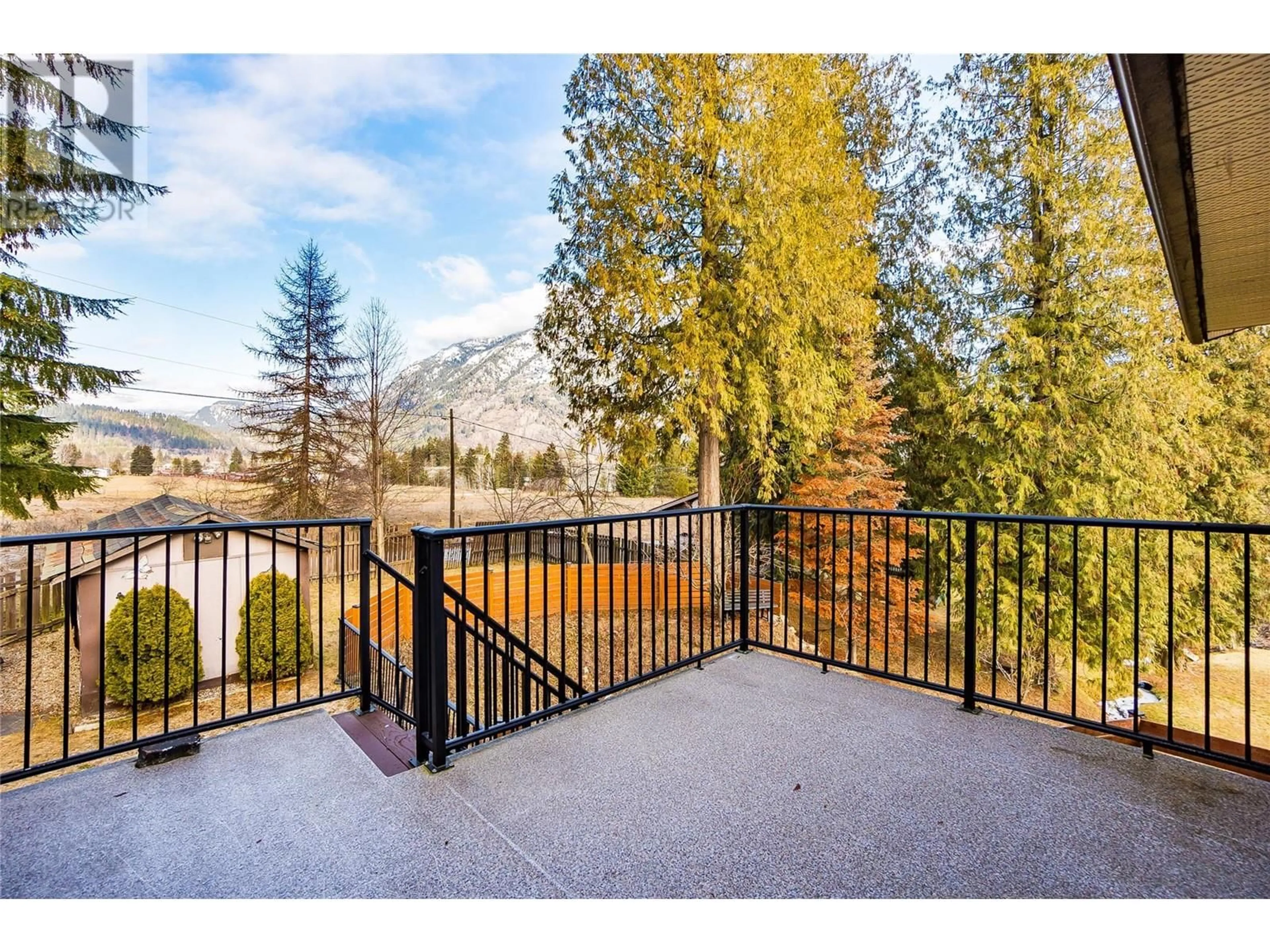 Patio, water/lake/river/ocean view for 716 Lynnwood Crescent, Castlegar British Columbia V1N1E2