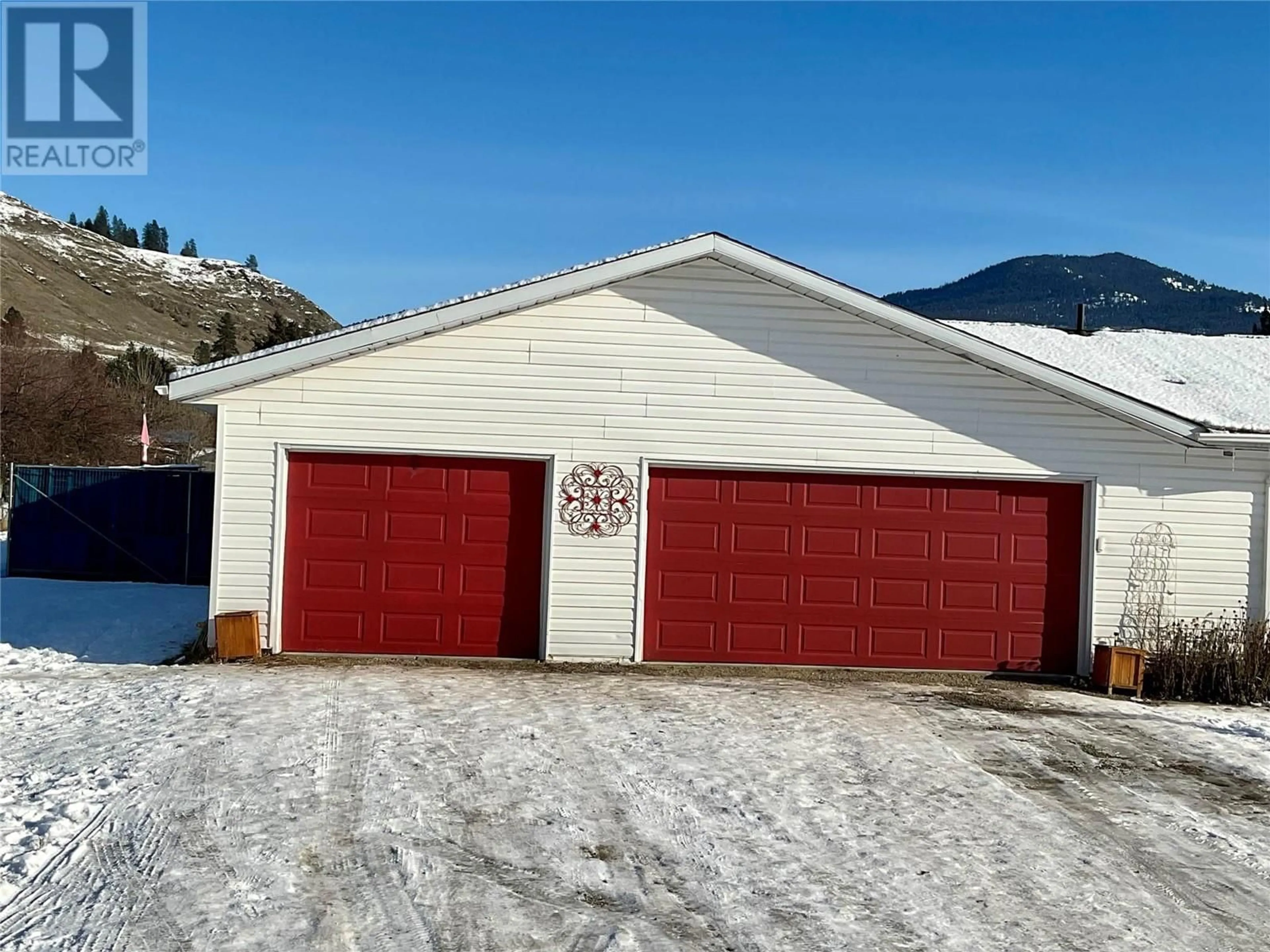 Indoor garage for 547 EIGHTH Avenue, Midway British Columbia V0H1M0