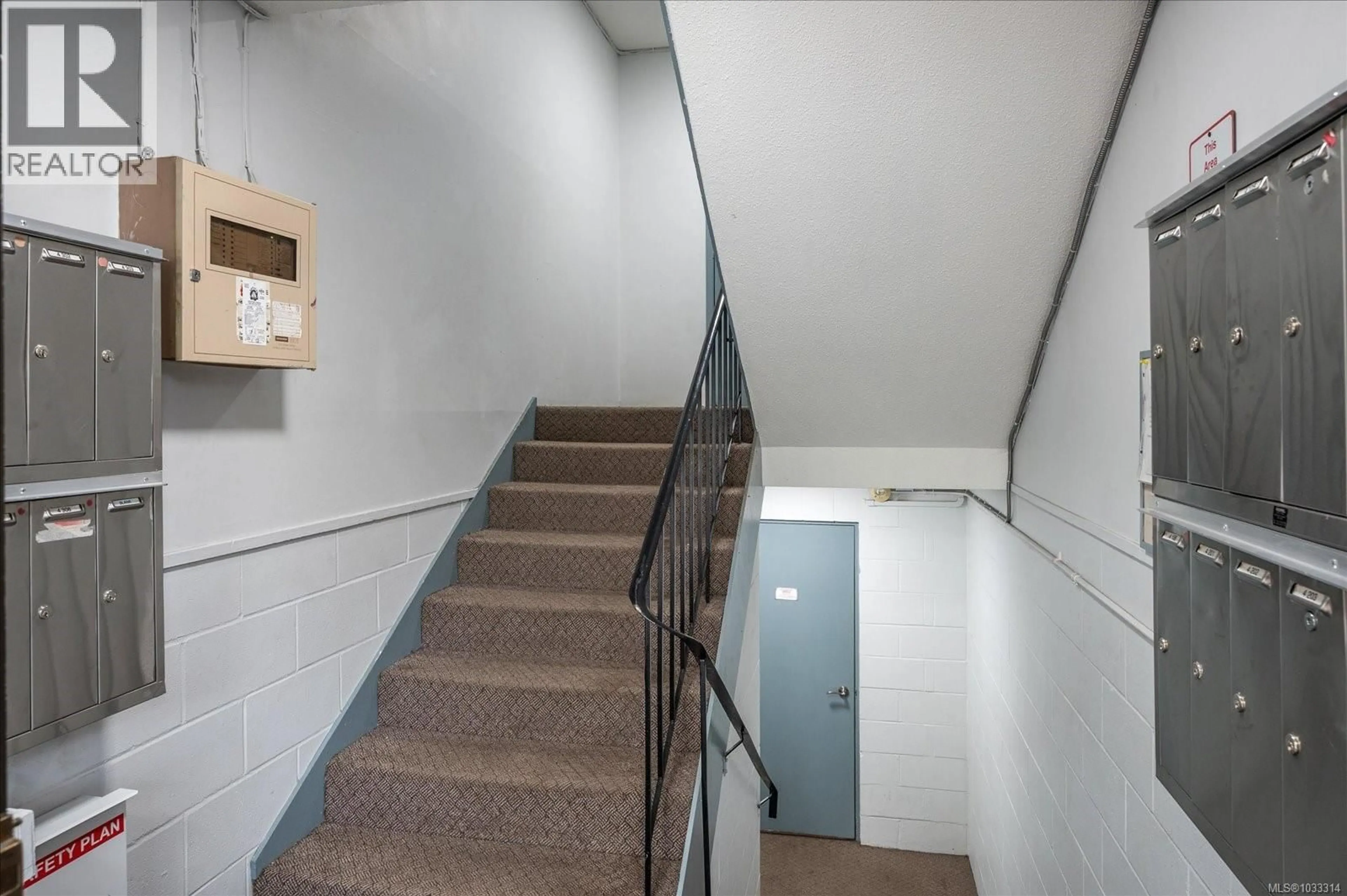 Stairs for 4202 - 997 BOWEN ROAD, Nanaimo British Columbia V9R2A4