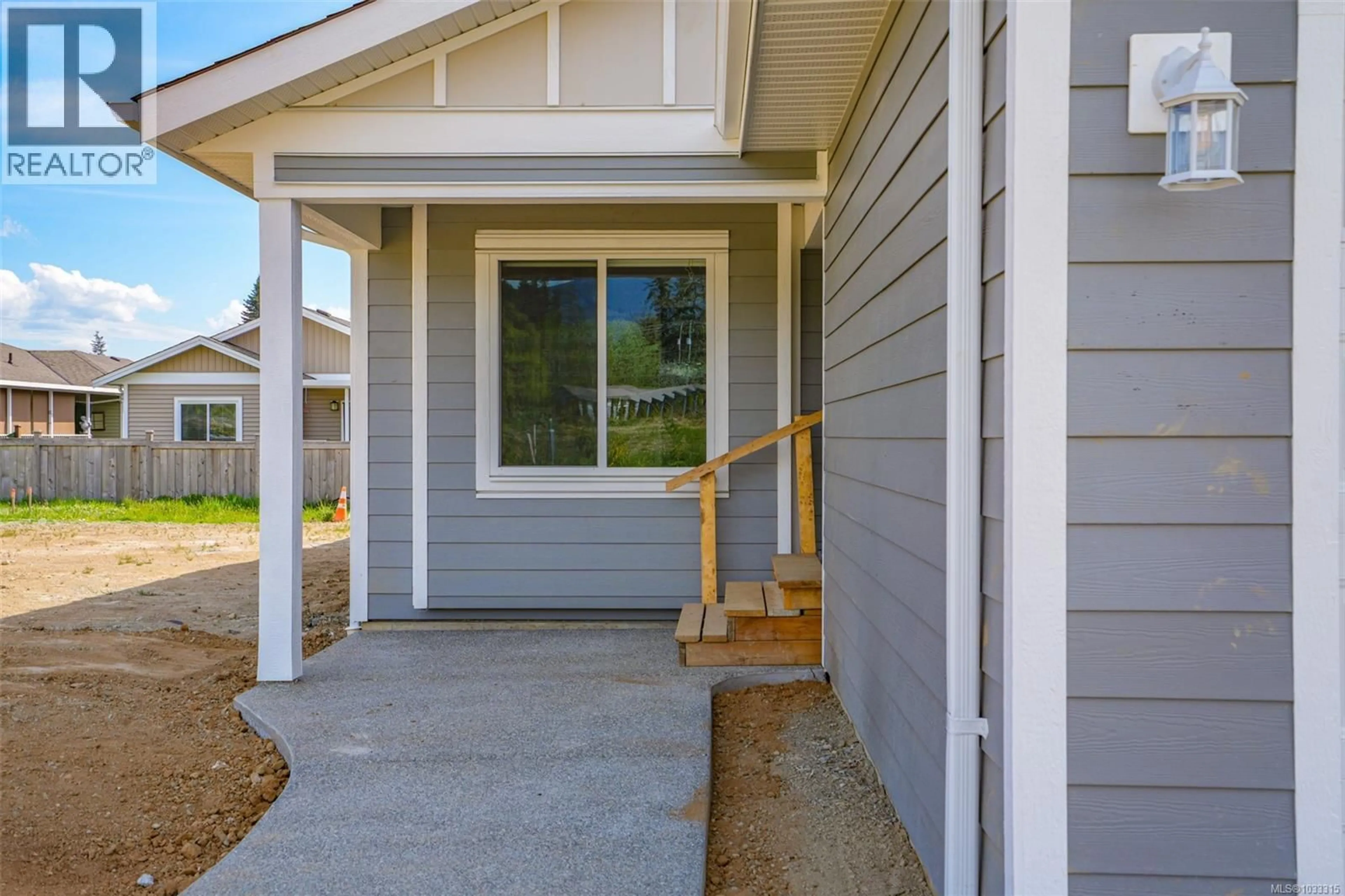 Home with vinyl exterior material, street for 204 - 5700 PIERCE ROAD, Port Alberni British Columbia V9Y0A3
