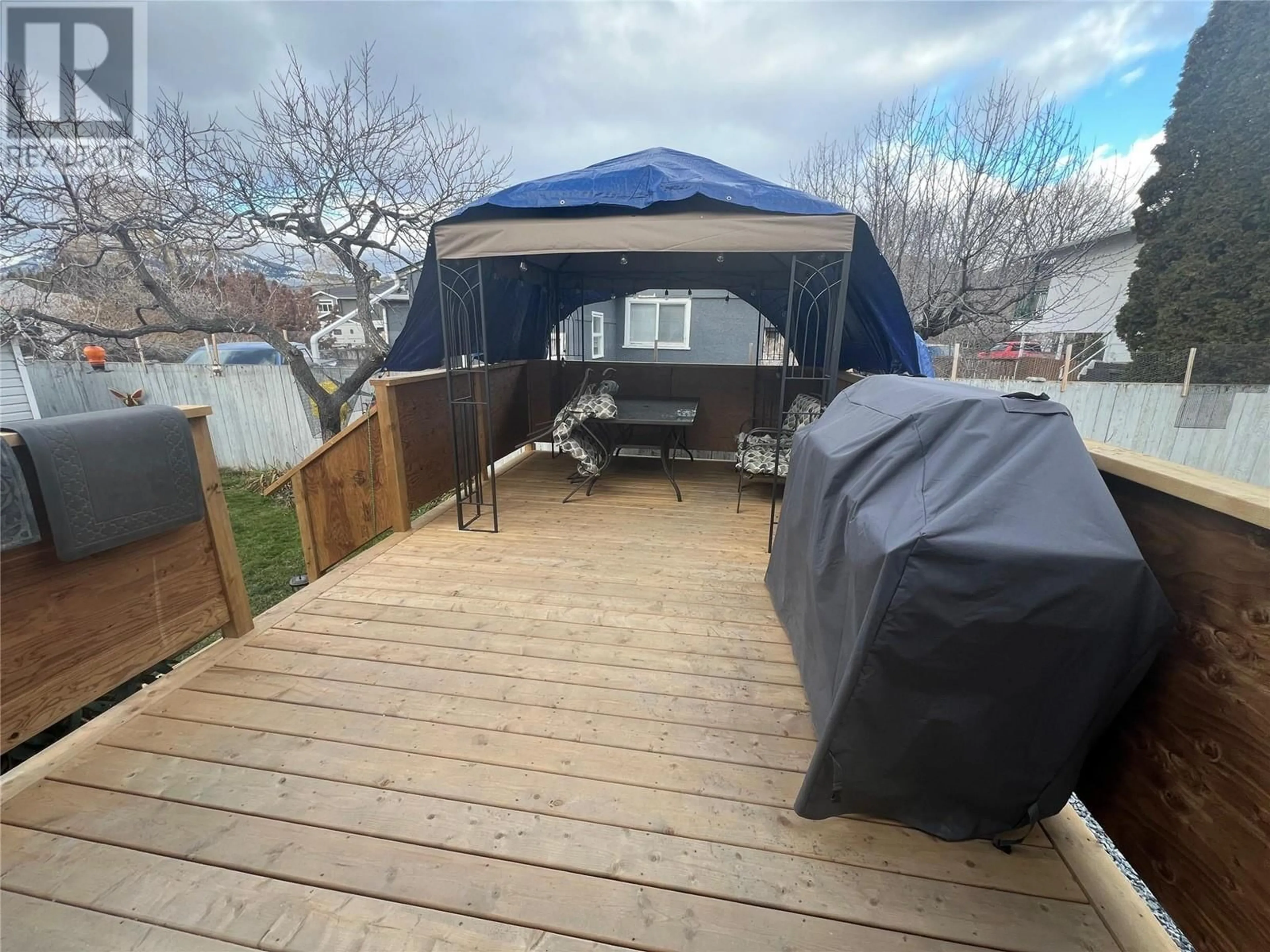 A pic from outside/outdoor area/front of a property/back of a property/a pic from drone, mountain view for 880 CAROLINE STREET, Kamloops British Columbia V2B5N1
