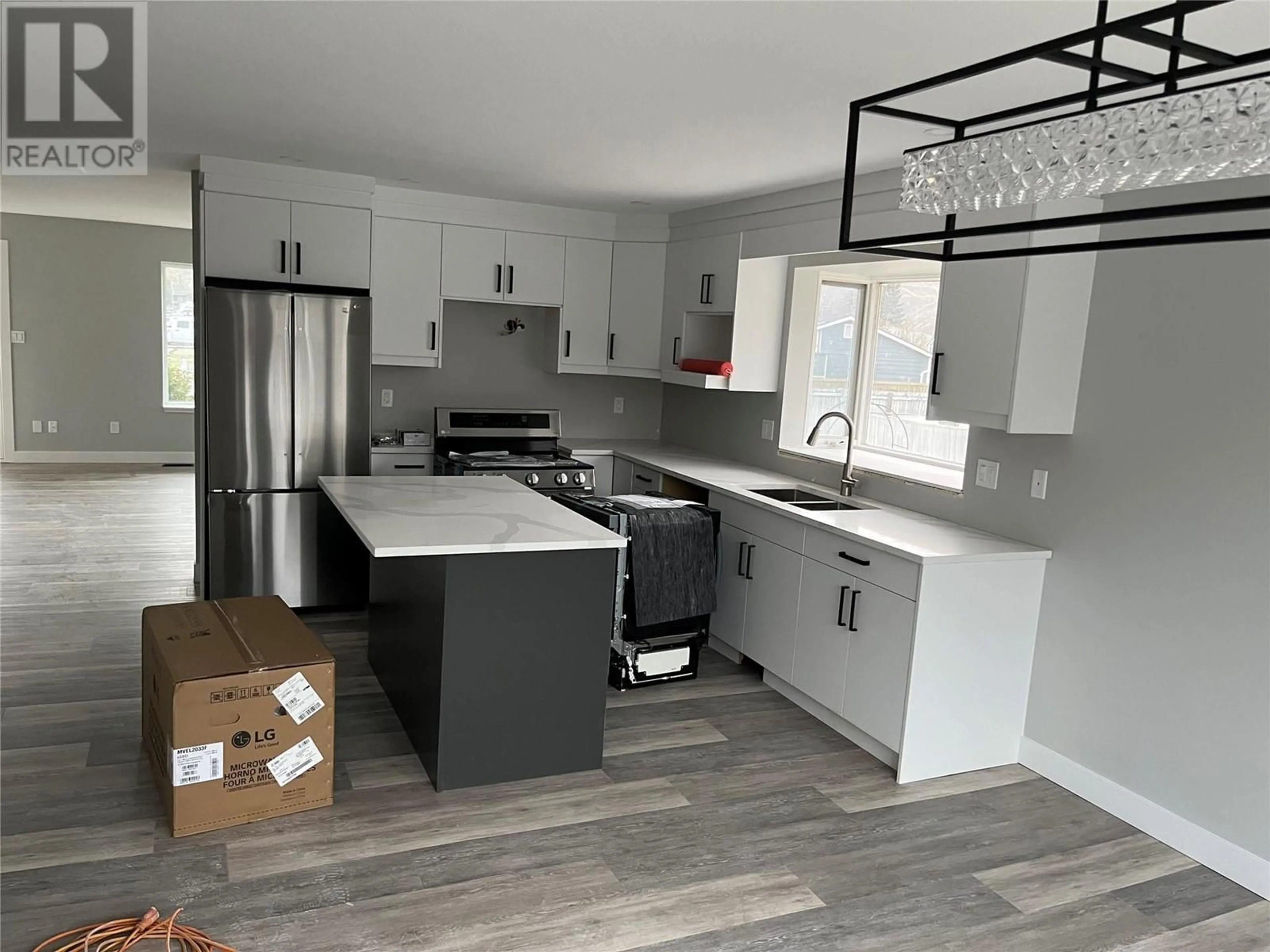 Open concept kitchen, unknown for 880 CAROLINE Street, Kamloops British Columbia V2B5N1