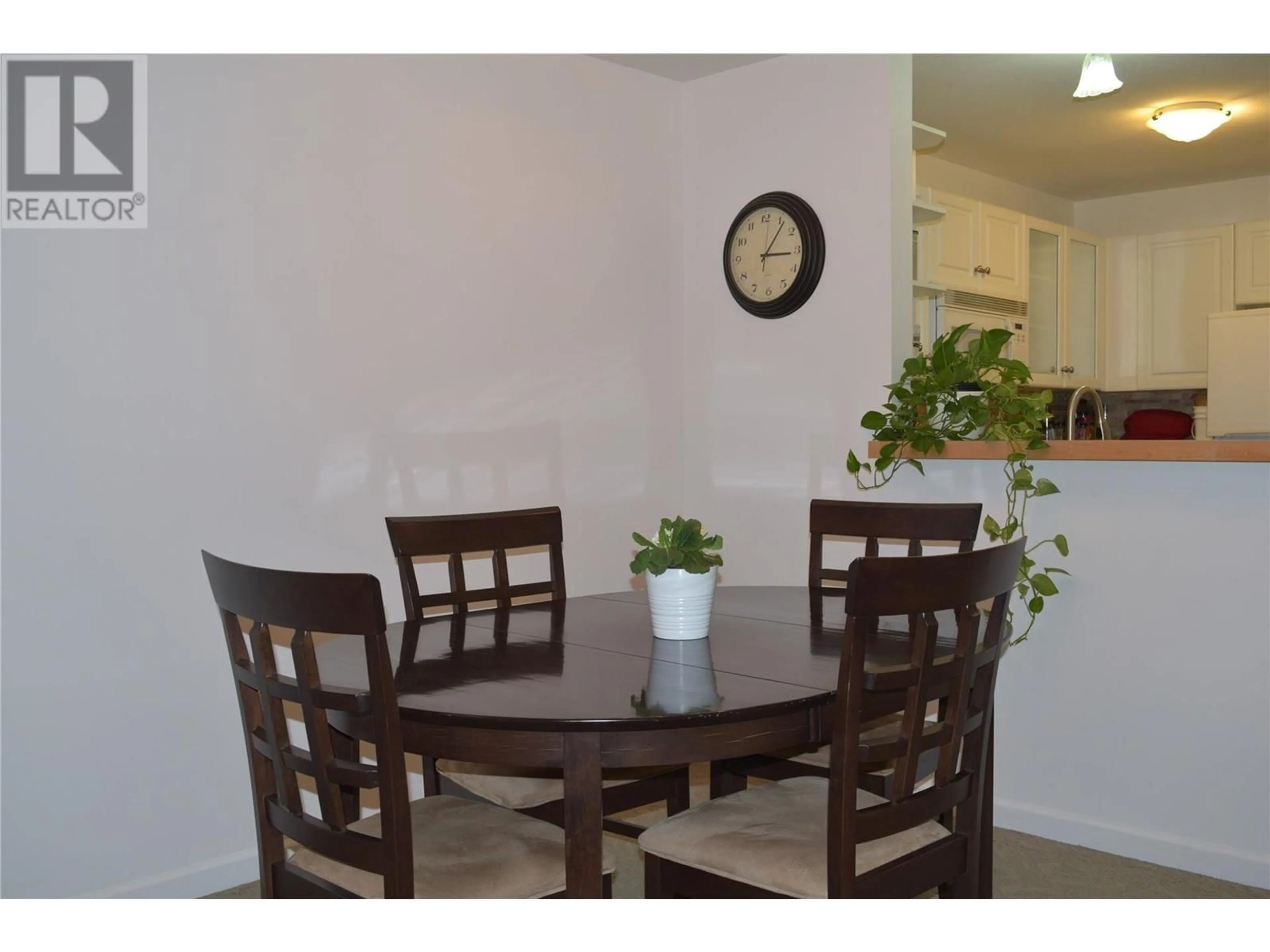 Dining room, wood/laminate floor for 980 Glenwood Avenue Unit# 211, Kelowna British Columbia V1Y9P2