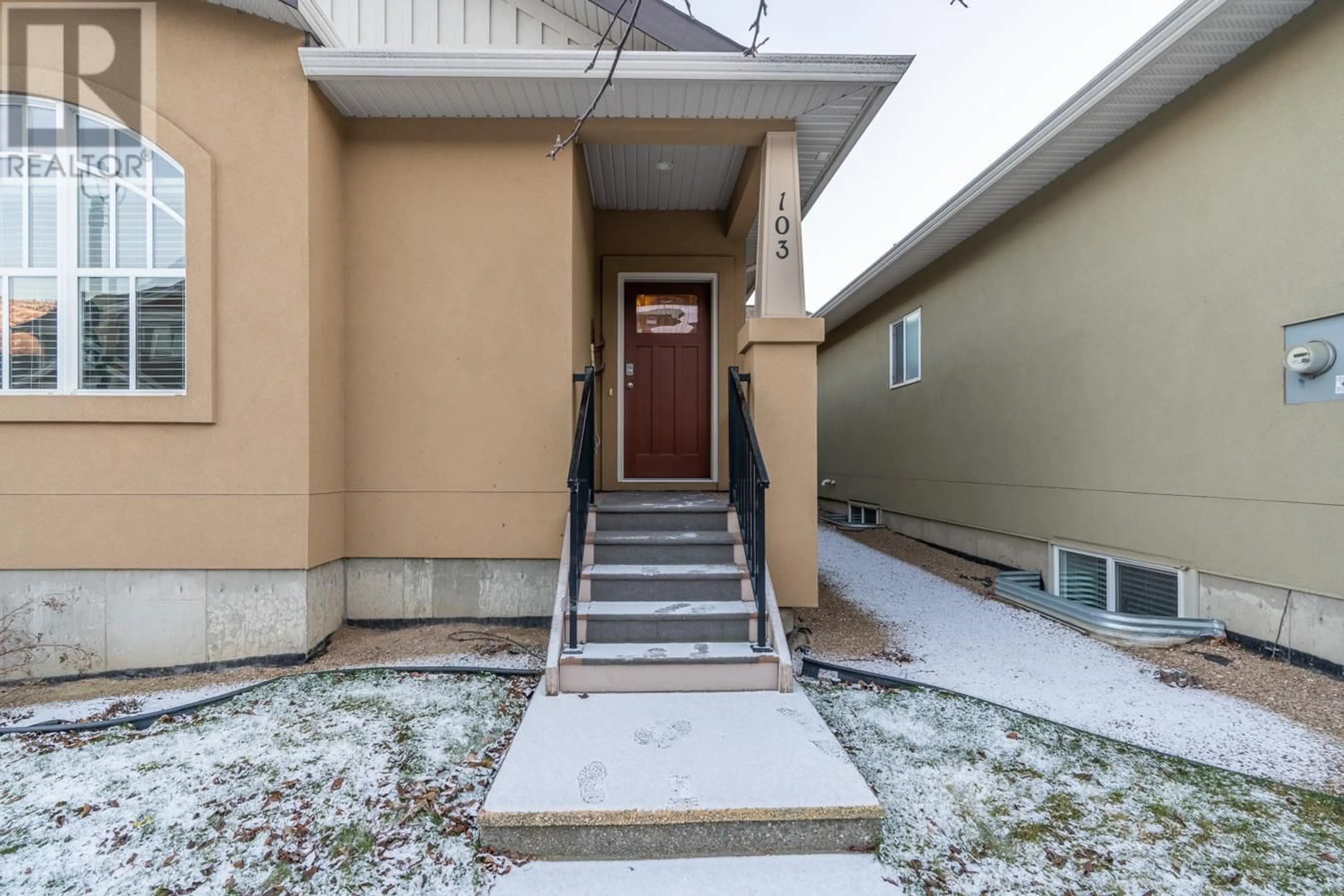 Indoor foyer for 2920 VALLEYVIEW Drive Unit# 103, Kamloops British Columbia V2C0A8