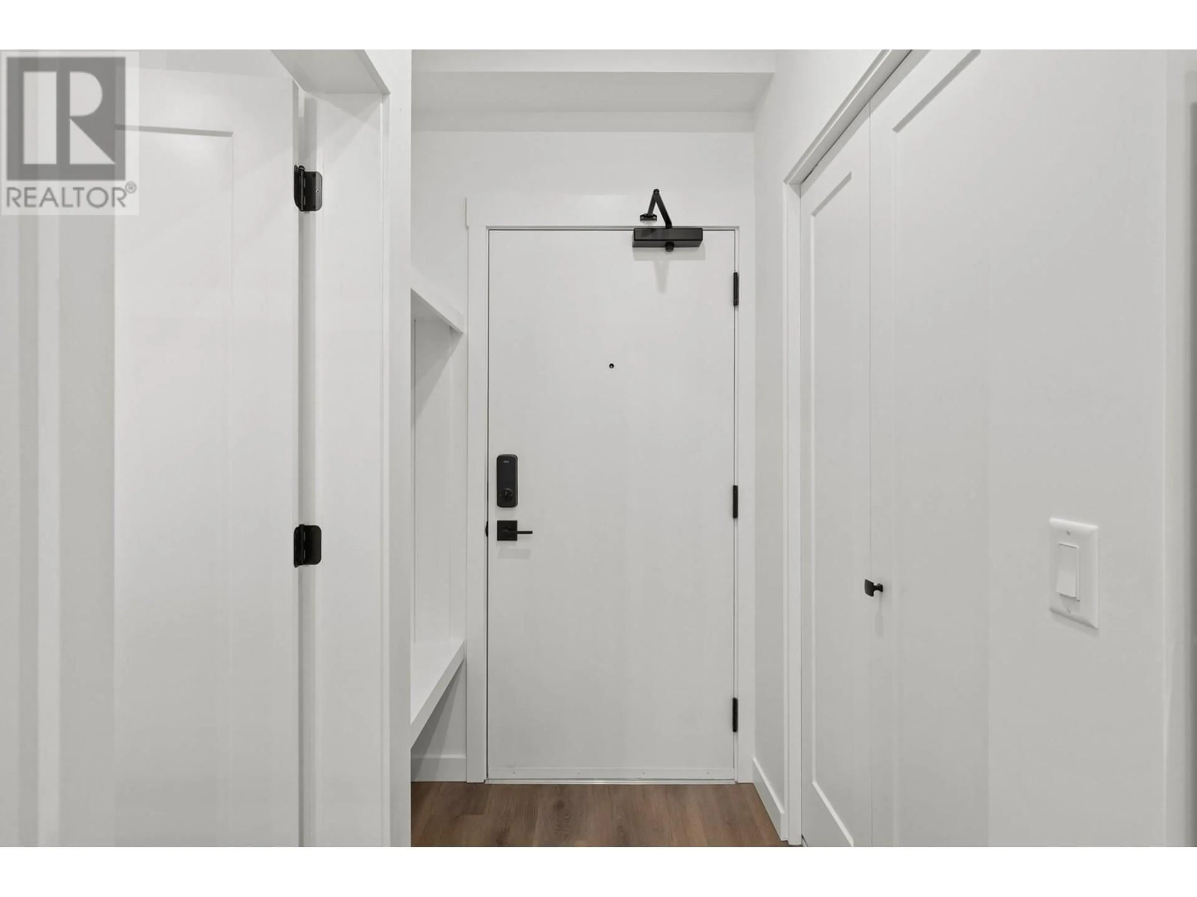 Indoor entryway for 342 - 1274 DEVONSHIRE AVENUE, Kelowna British Columbia V1Y6B7