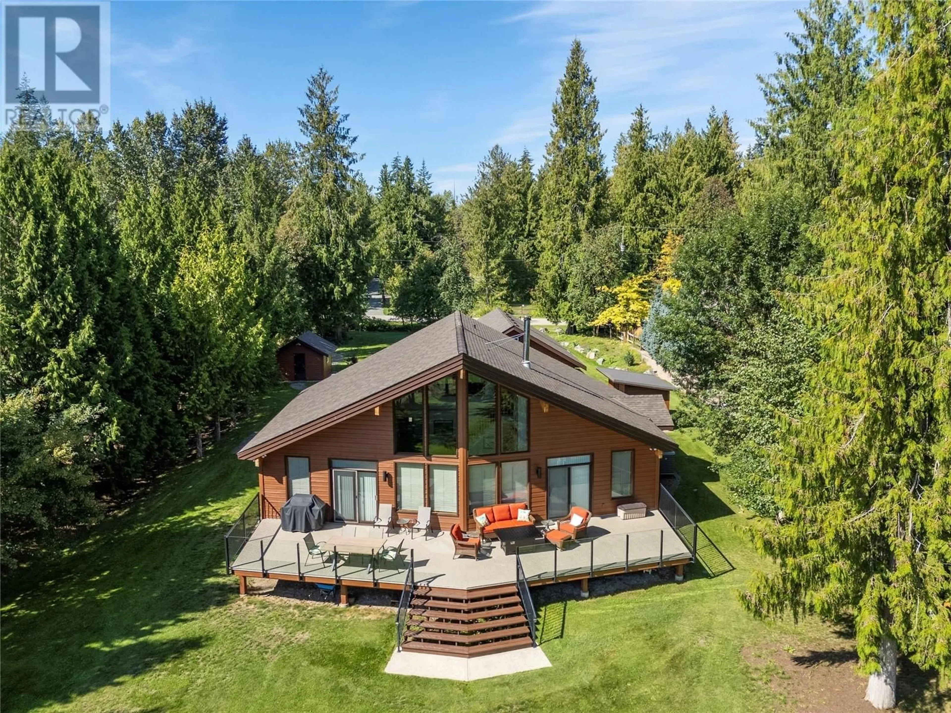 A pic from outside/outdoor area/front of a property/back of a property/a pic from drone, unknown for 2520 WELCH PLACE, Magna Bay British Columbia V0E1M7