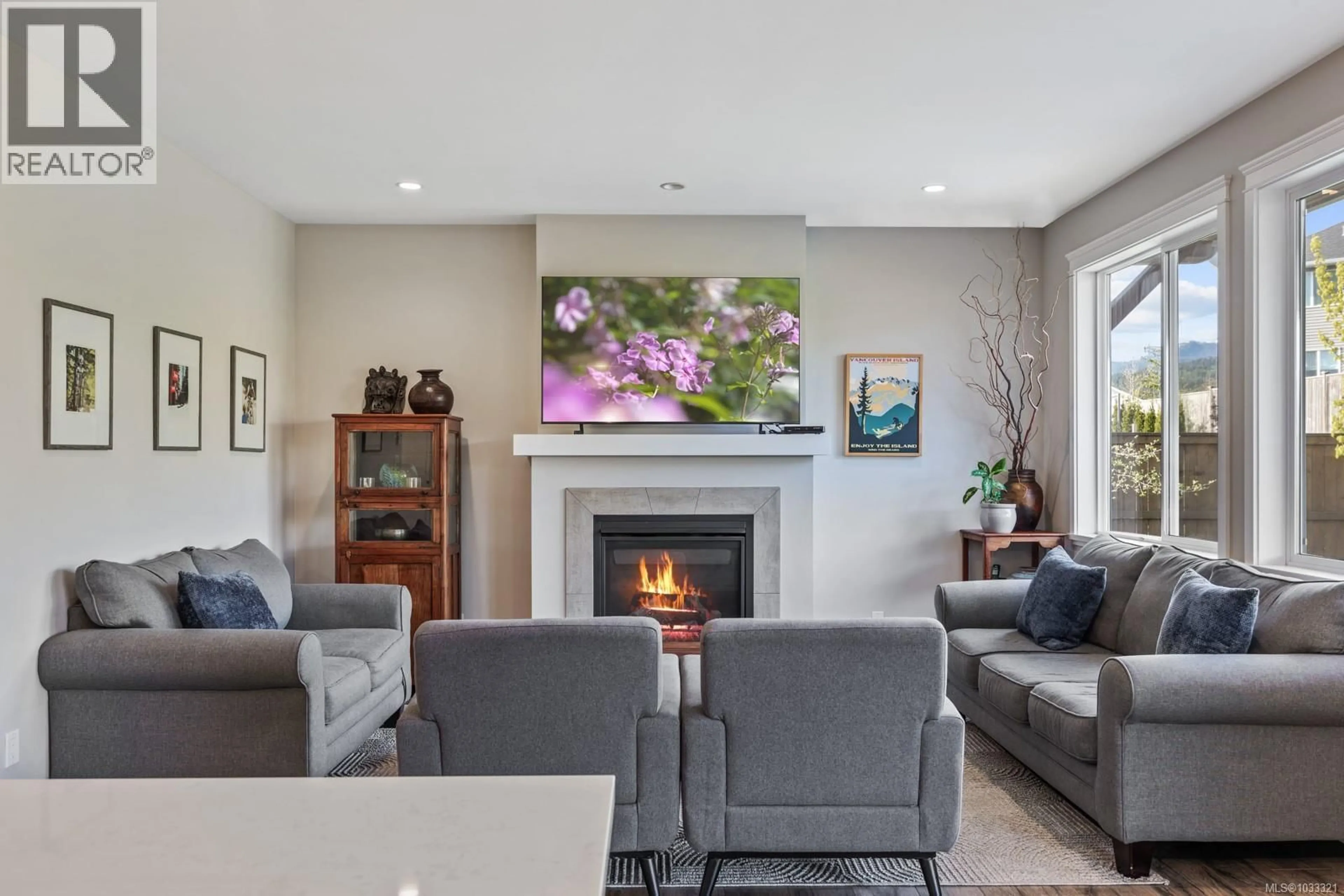 Living room with furniture, unknown for 3349 BOLTON STREET, Cumberland British Columbia V0R1S0