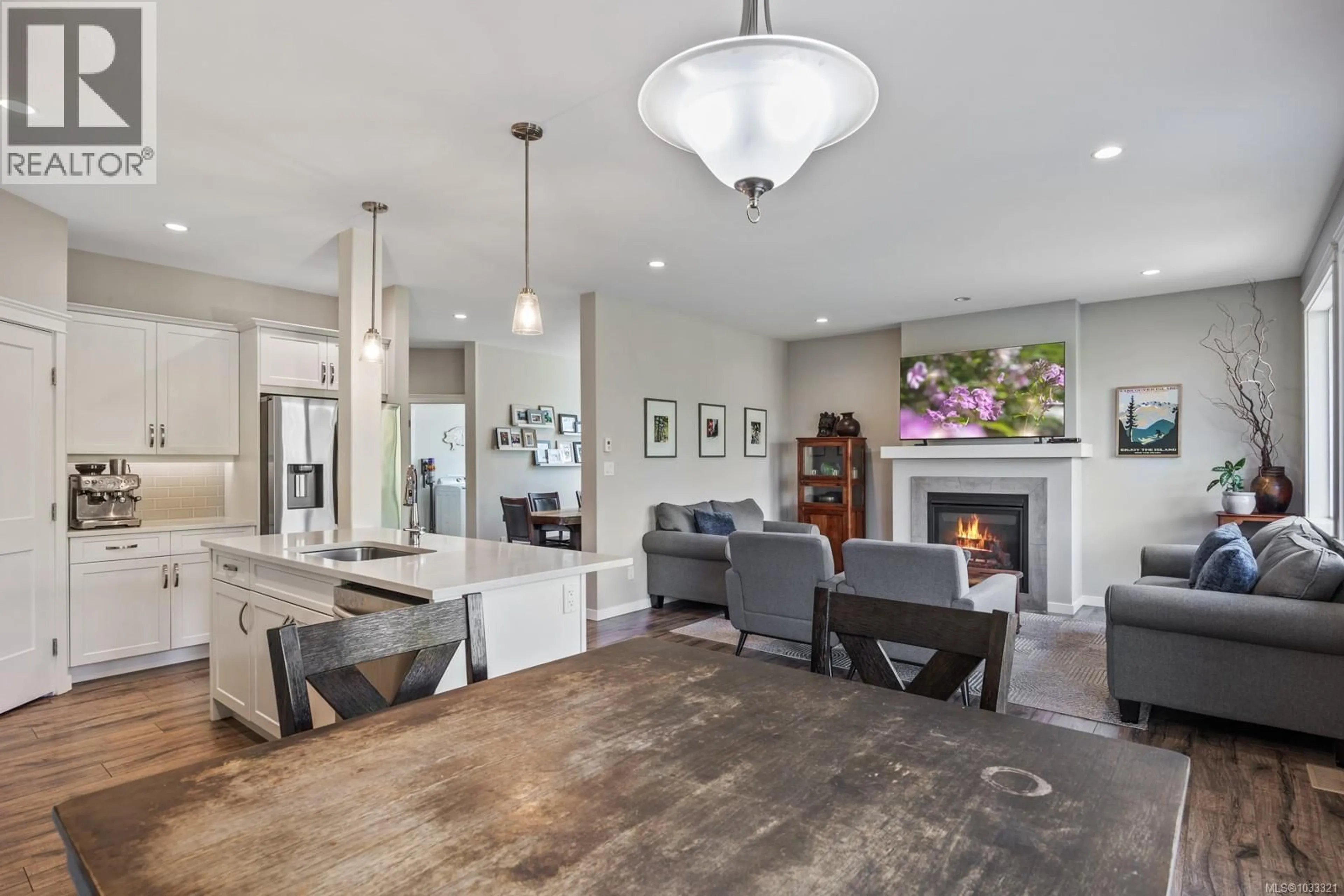 Open concept kitchen, unknown for 3349 BOLTON STREET, Cumberland British Columbia V0R1S0