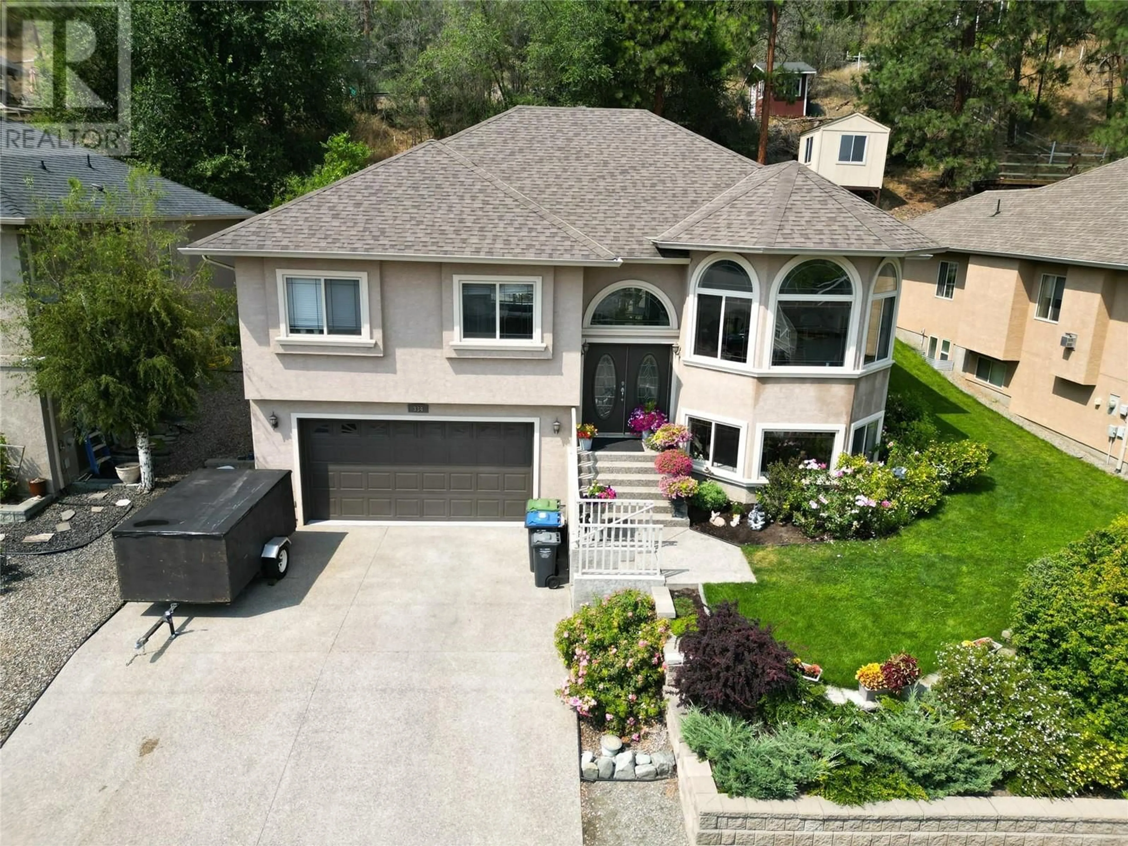 A pic from outside/outdoor area/front of a property/back of a property/a pic from drone, street for 334 Moubray Road, Kelowna British Columbia V1V1R5