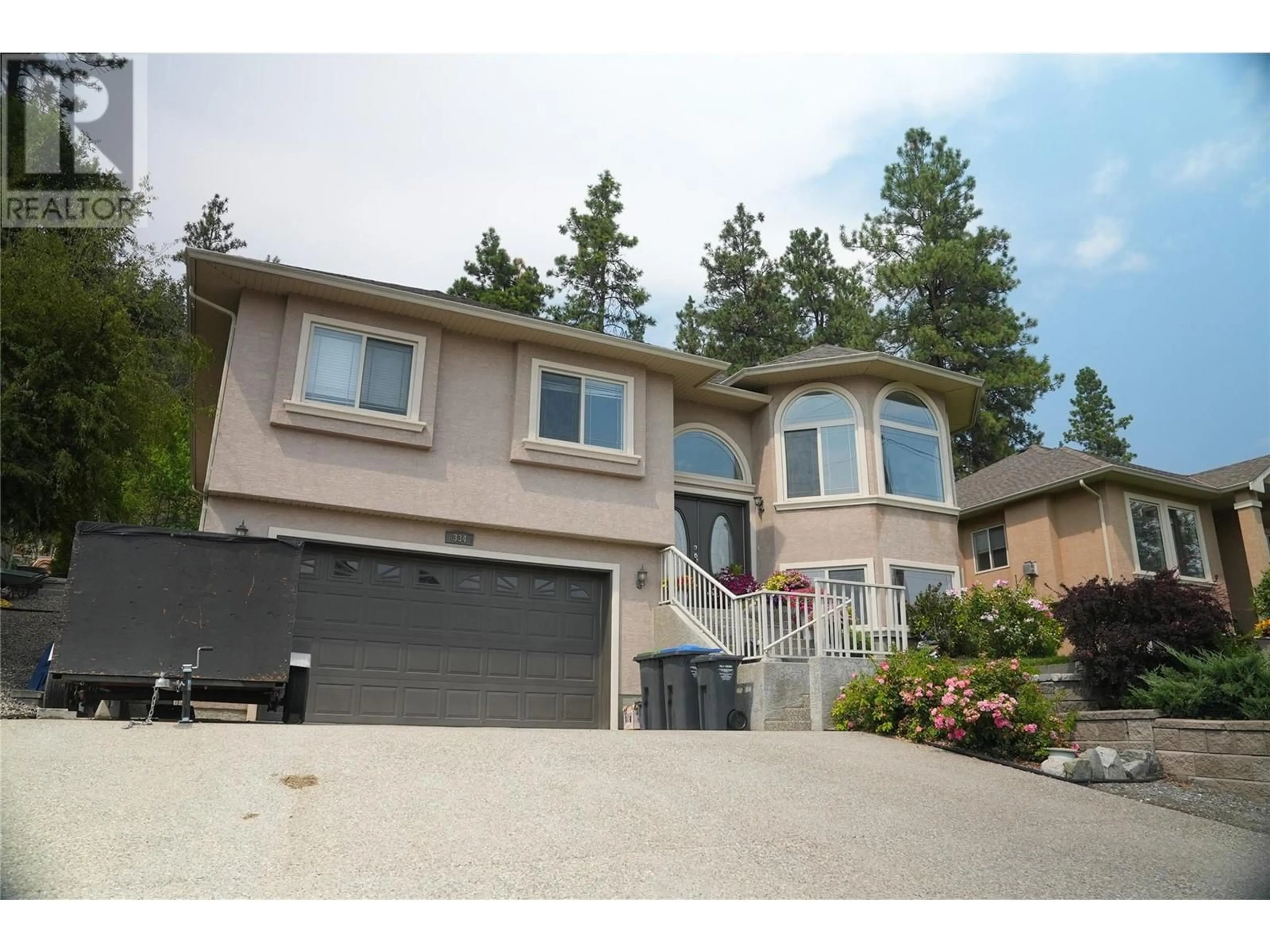 Home with vinyl exterior material, street for 334 Moubray Road, Kelowna British Columbia V1V1R5