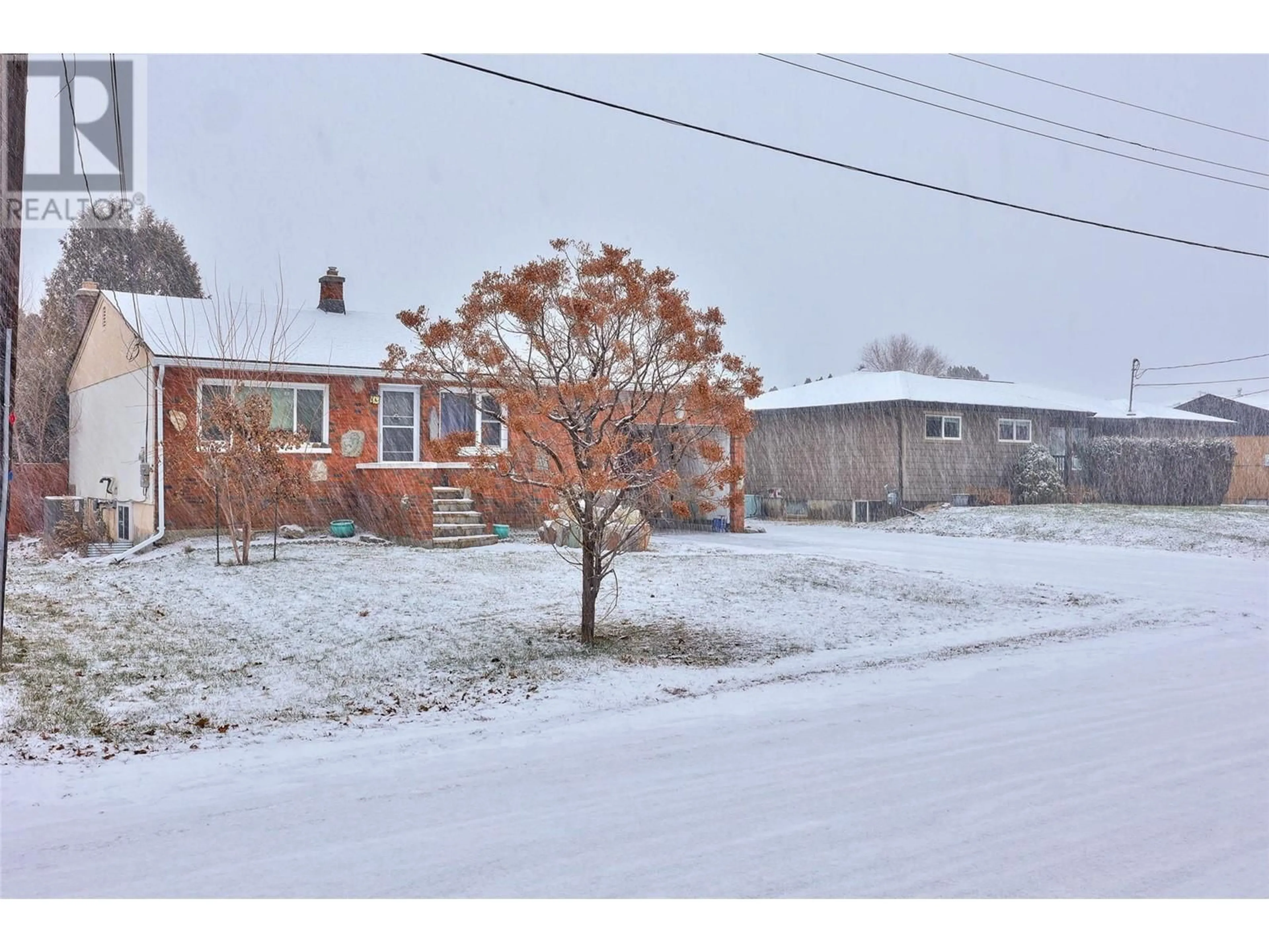 A pic from outside/outdoor area/front of a property/back of a property/a pic from drone, street for 847 Evergreen Place, Kamloops British Columbia V2B5M7