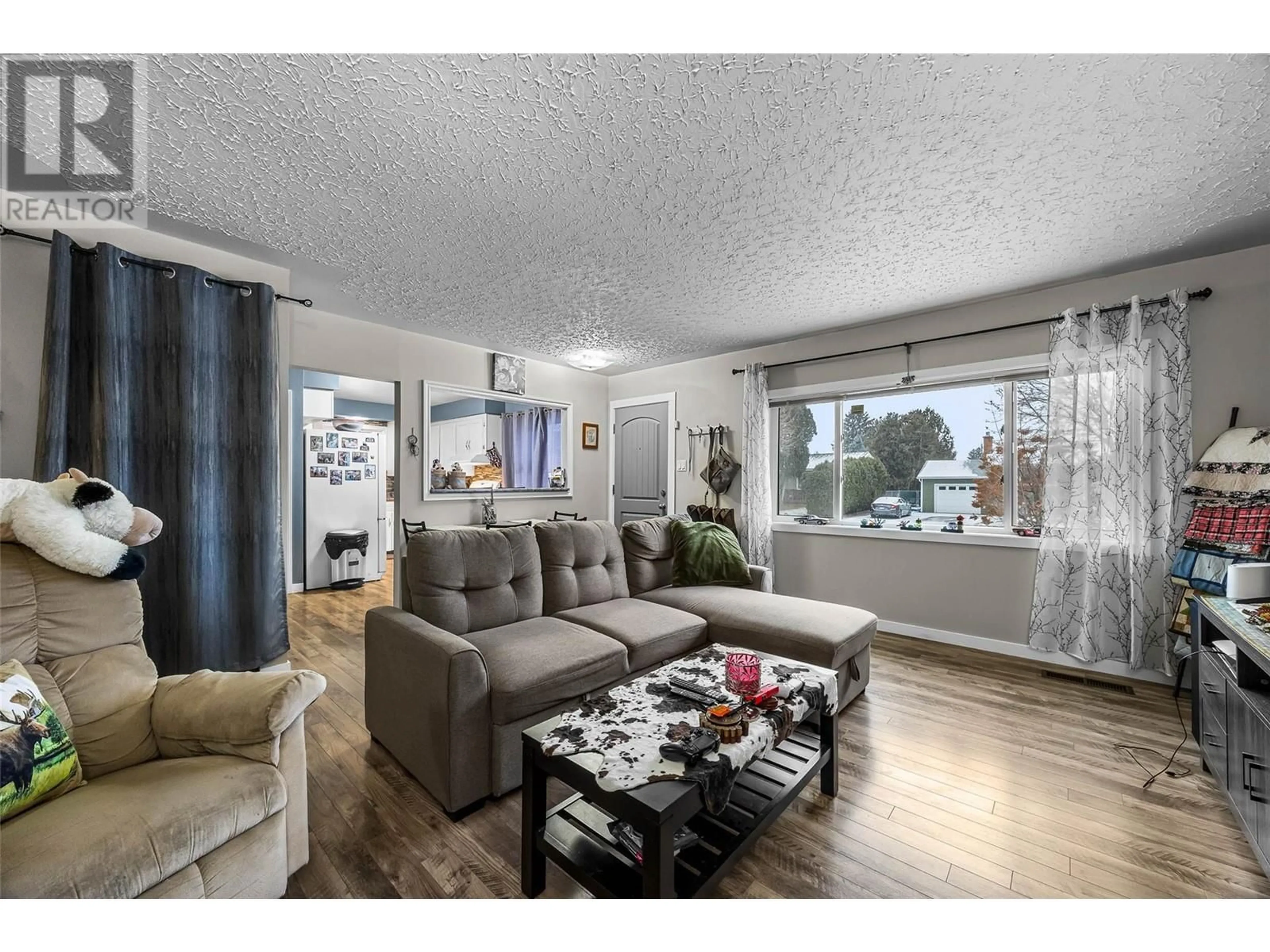 Living room with furniture, wood/laminate floor for 847 Evergreen Place, Kamloops British Columbia V2B5M7