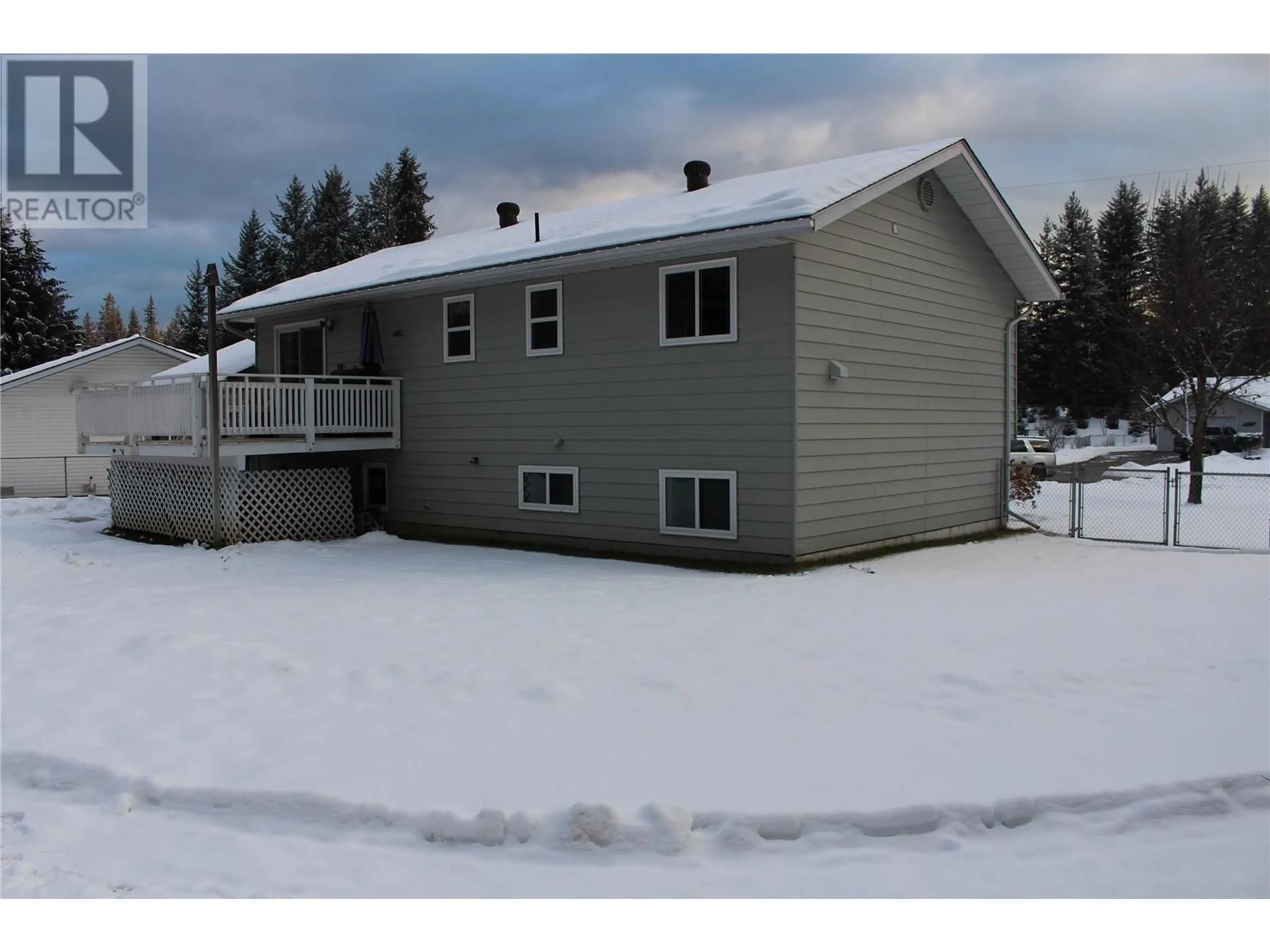 Home with vinyl exterior material, building for 323 WYNDHAVEN DRIVE, Clearwater British Columbia V0E1N1
