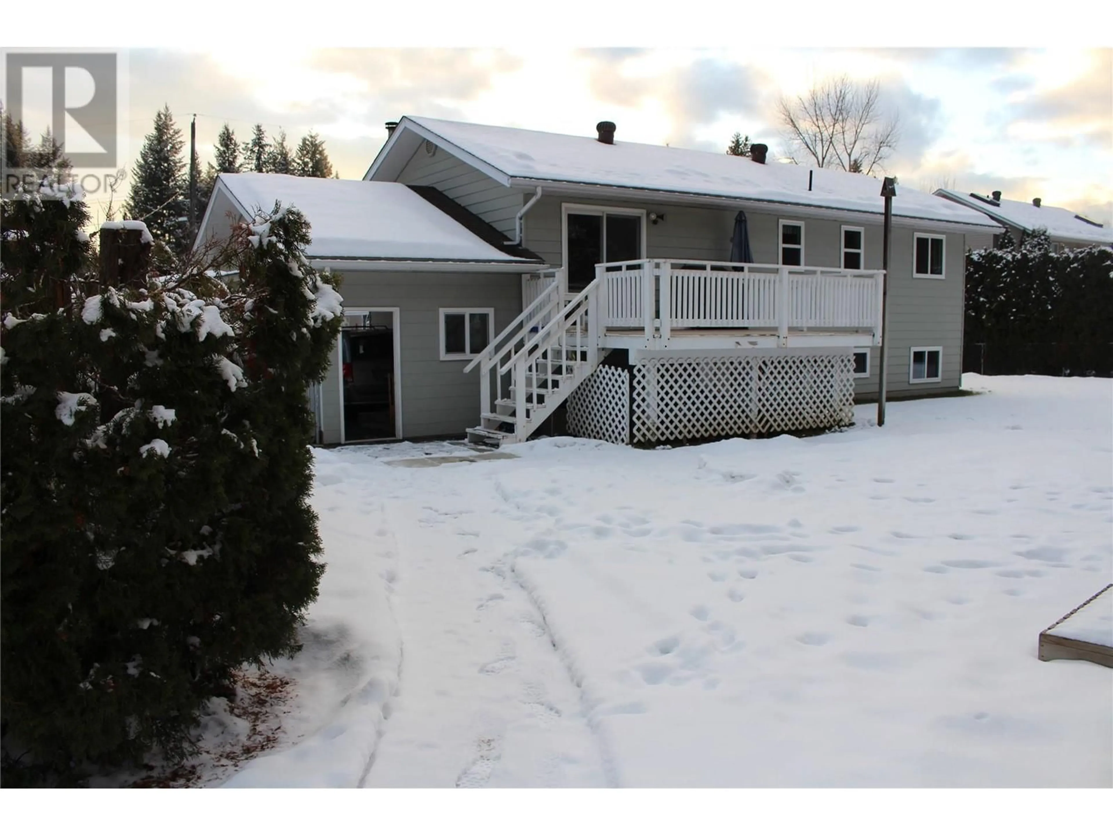 A pic from outside/outdoor area/front of a property/back of a property/a pic from drone, unknown for 323 WYNDHAVEN DRIVE, Clearwater British Columbia V0E1N1