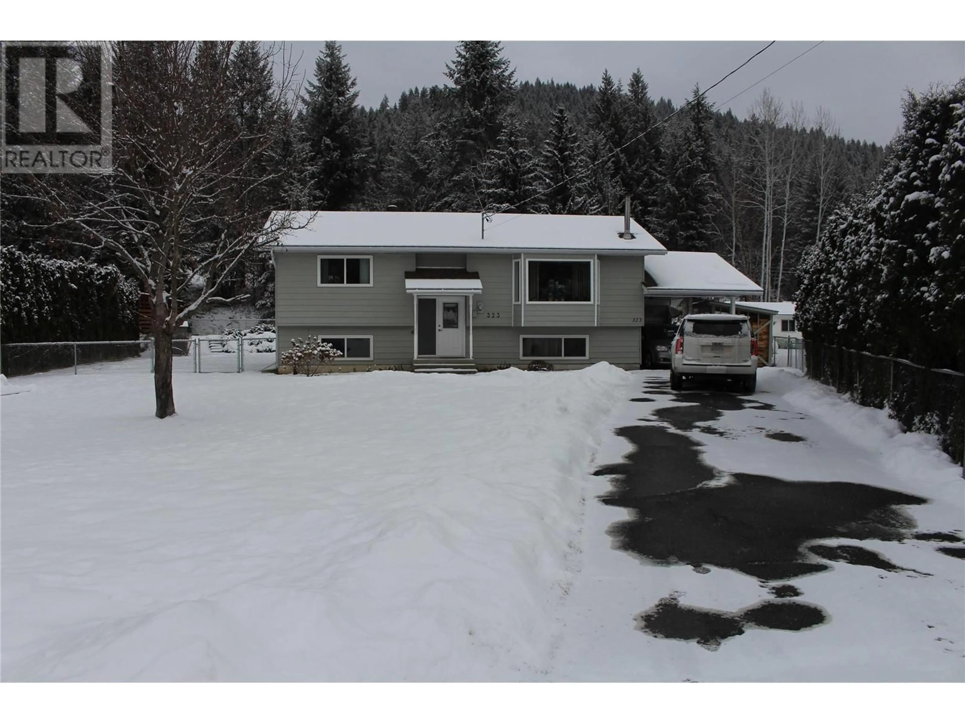 A pic from outside/outdoor area/front of a property/back of a property/a pic from drone, mountain view for 323 WYNDHAVEN Drive, Clearwater British Columbia V0E1N1