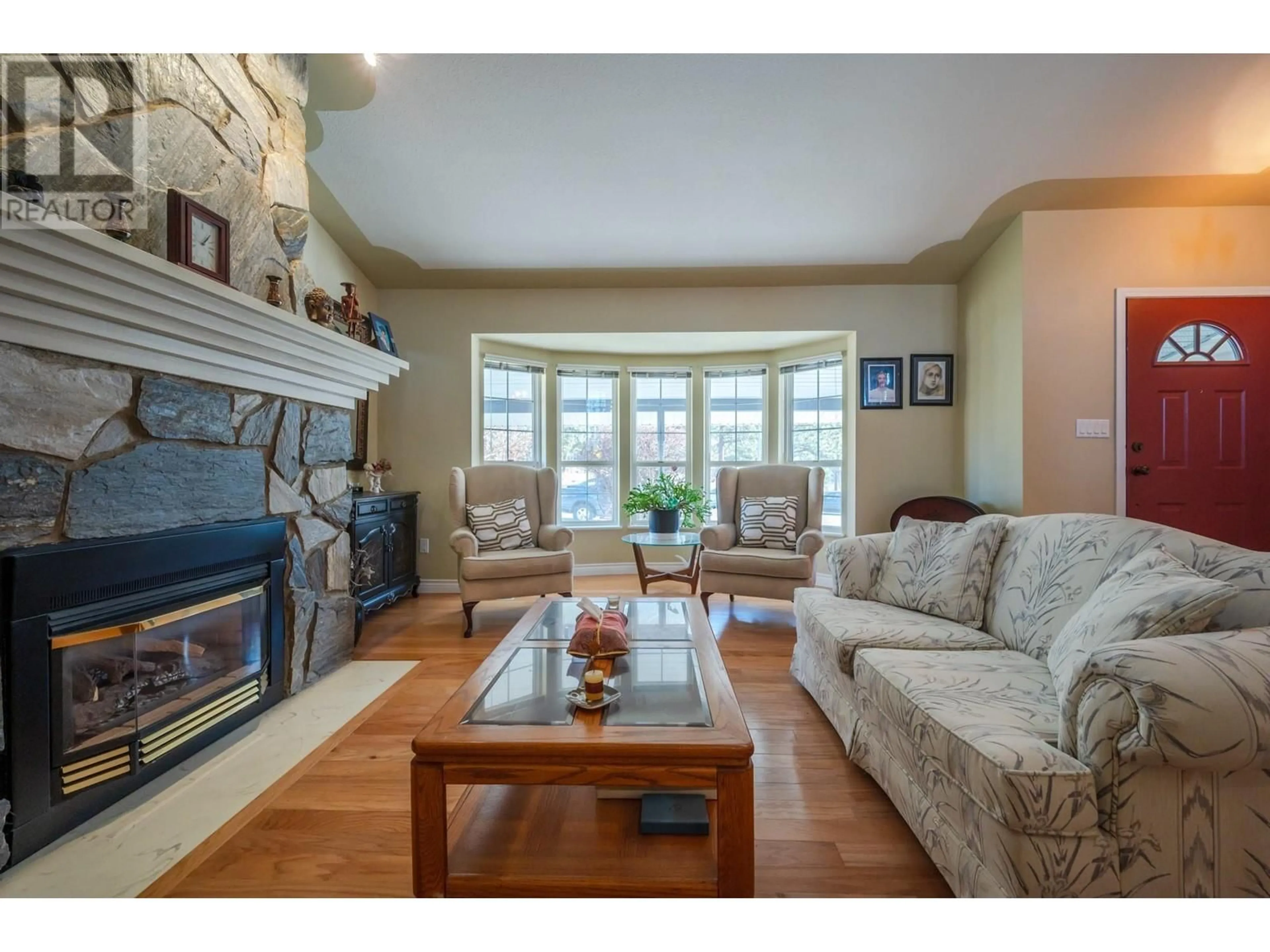 Living room with furniture, unknown for 621 WILTSE BOULEVARD, Penticton British Columbia V2A8J2
