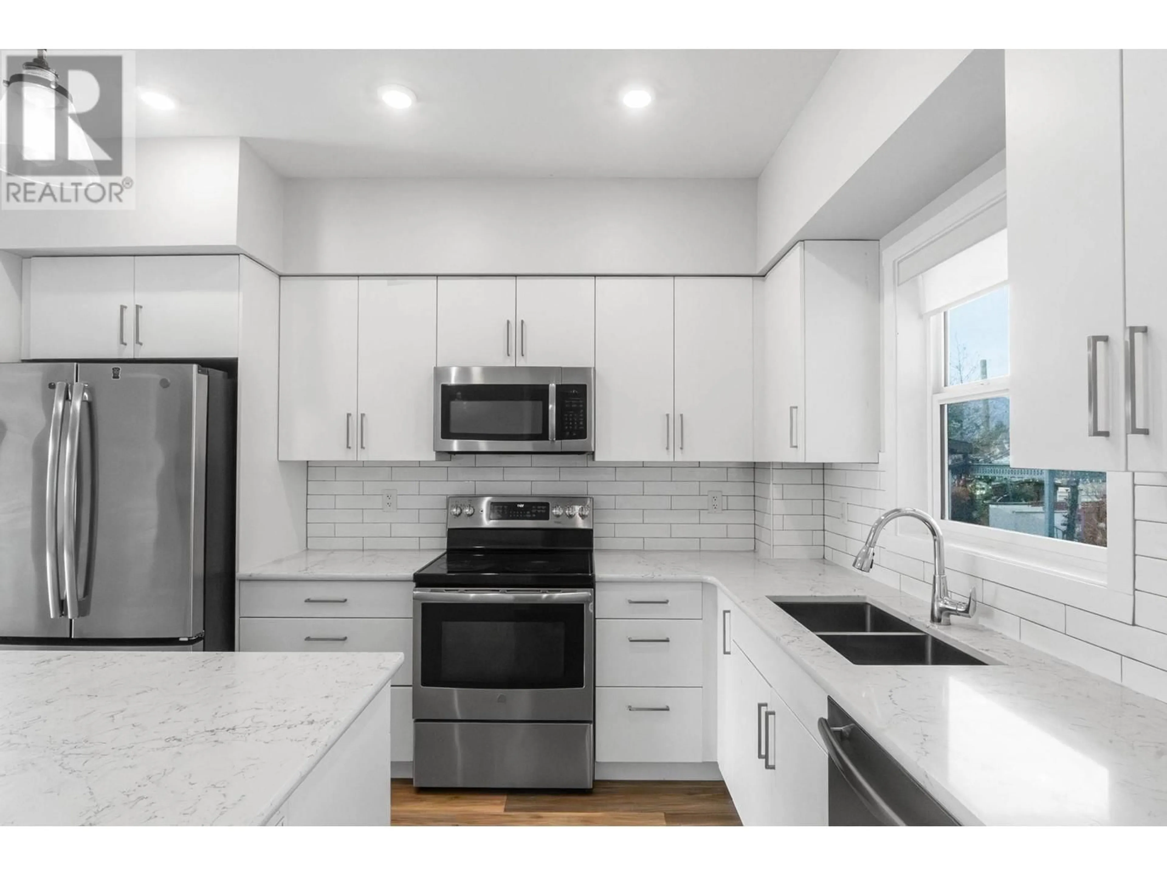 Open concept kitchen, ceramic/tile floor for 175 COSSAR Avenue Unit# 102, Penticton British Columbia V2A2V3