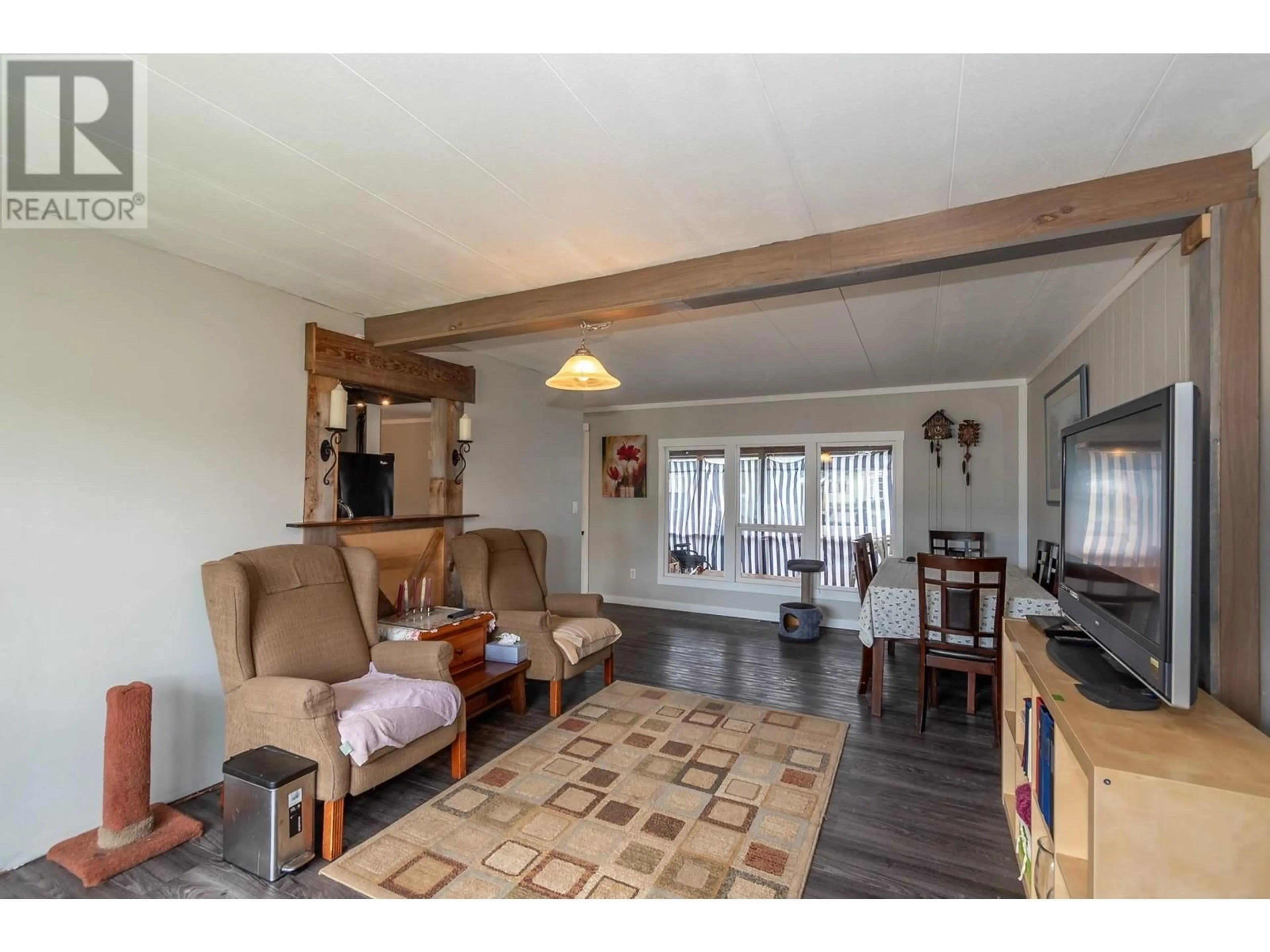 Living room with furniture, wood/laminate floor for 84 - 1361 30 STREET SOUTHEAST, Salmon Arm British Columbia V1E2N4