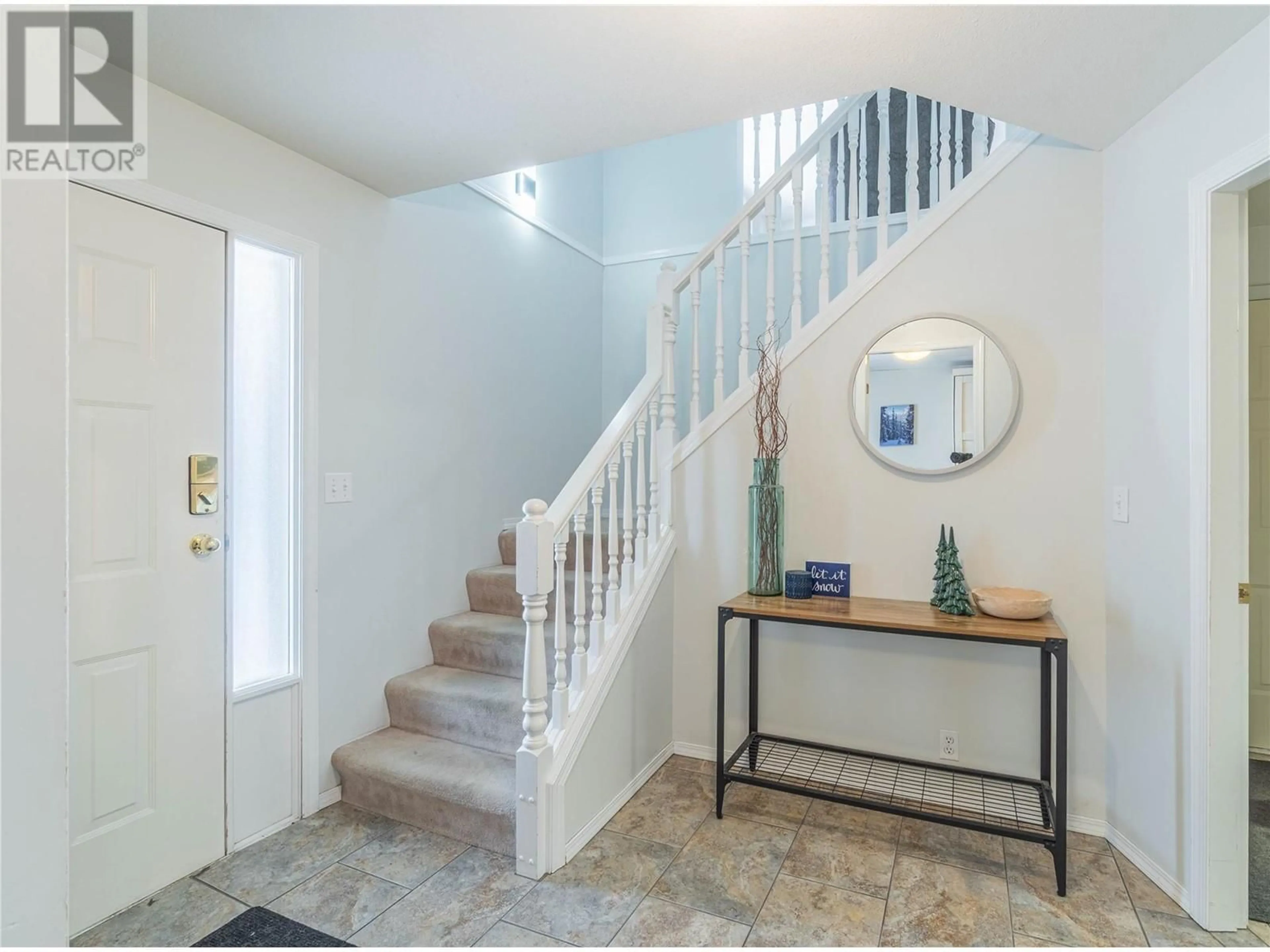 Indoor entryway for 1950 BRAEVIEW Place Unit# 40, Kamloops British Columbia V1S1R8