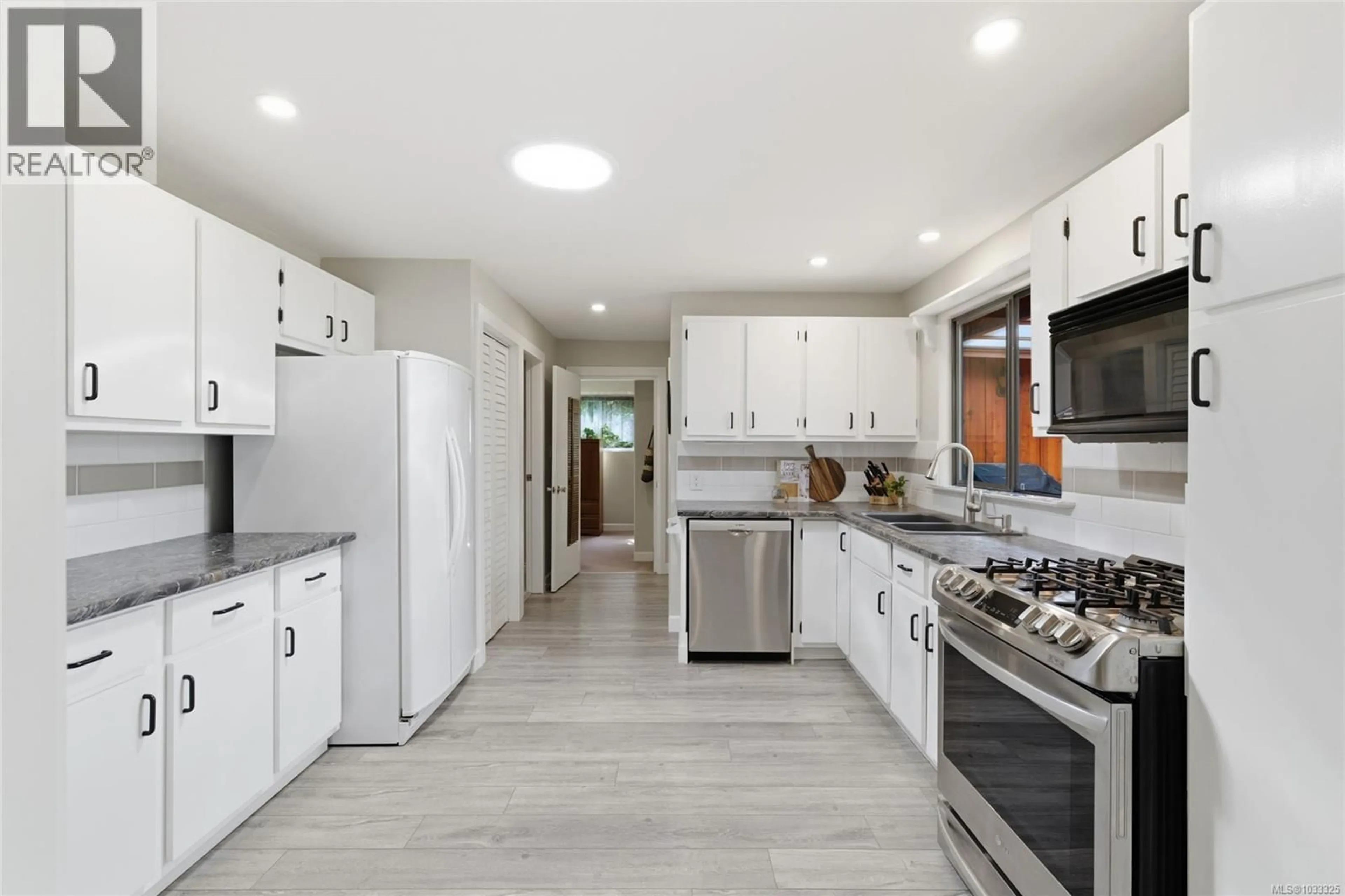 Open concept kitchen, ceramic/tile floor for 1599 ARBUTUS DRIVE, Nanoose Bay British Columbia V9P9C8