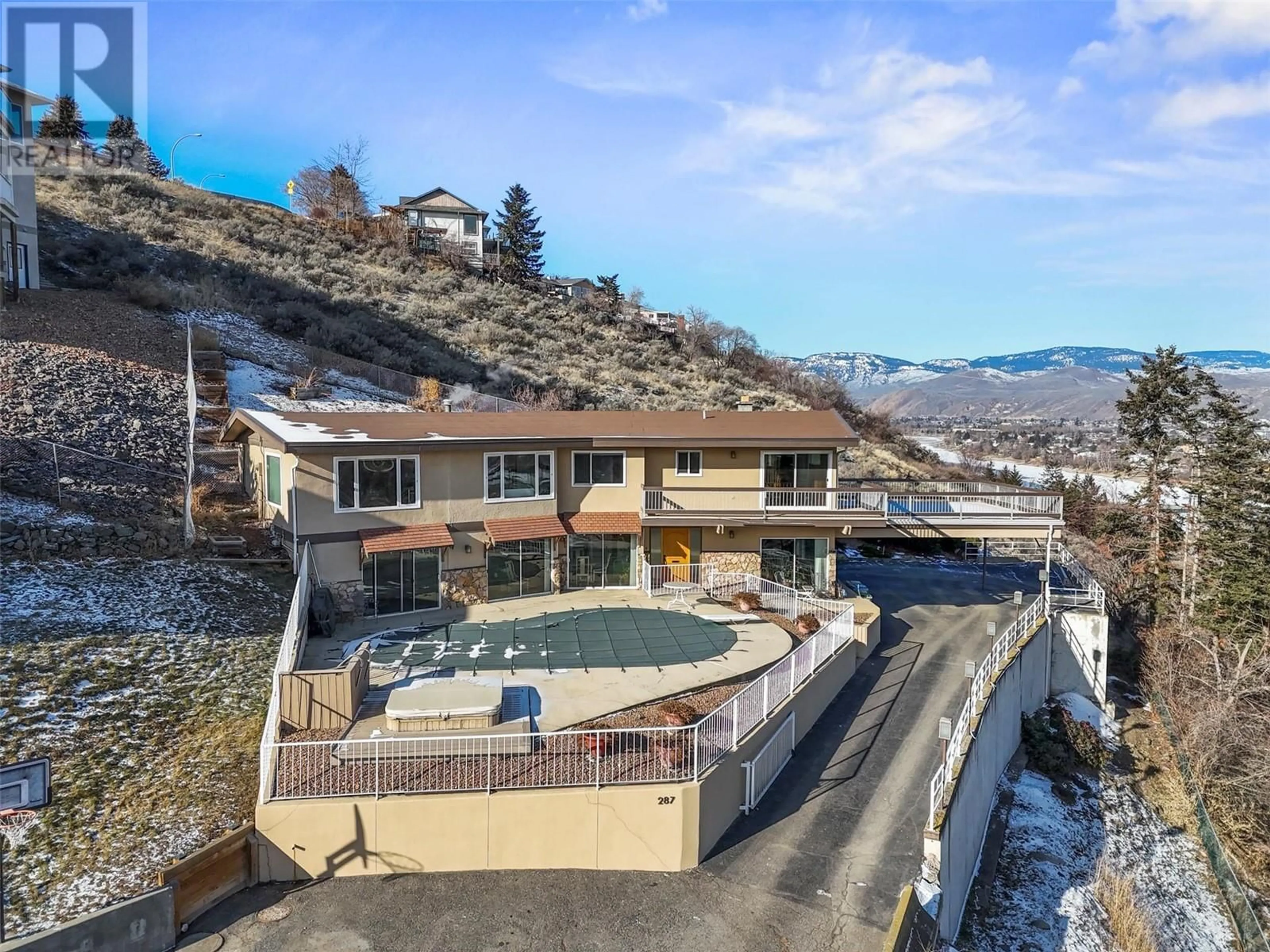 A pic from outside/outdoor area/front of a property/back of a property/a pic from drone, water/lake/river/ocean view for 287 Connaught Road, Kamloops British Columbia V2C1G5