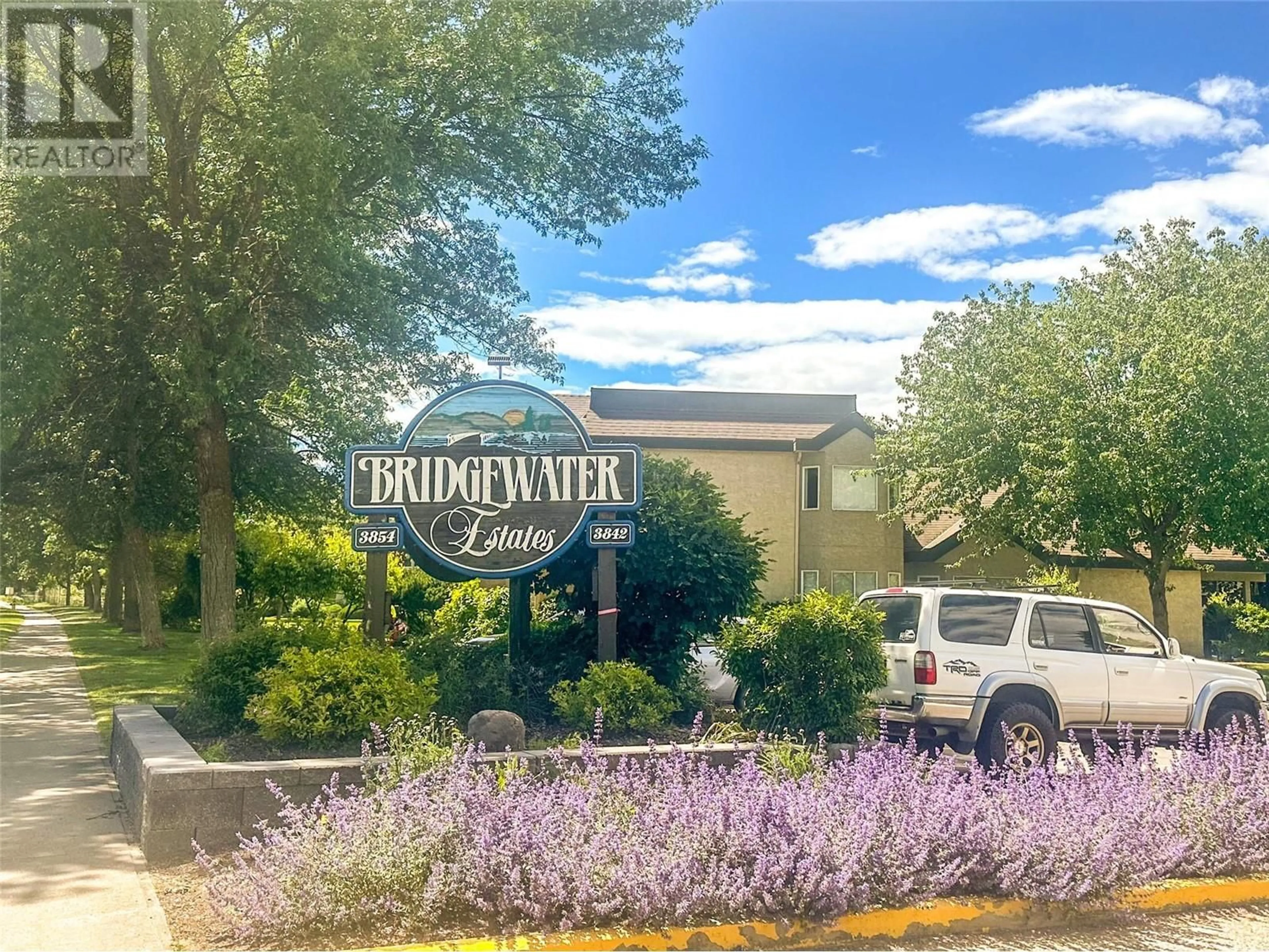 A pic from outside/outdoor area/front of a property/back of a property/a pic from drone, street for 190 - 3854 GORDON DRIVE, Kelowna British Columbia V1W3G4