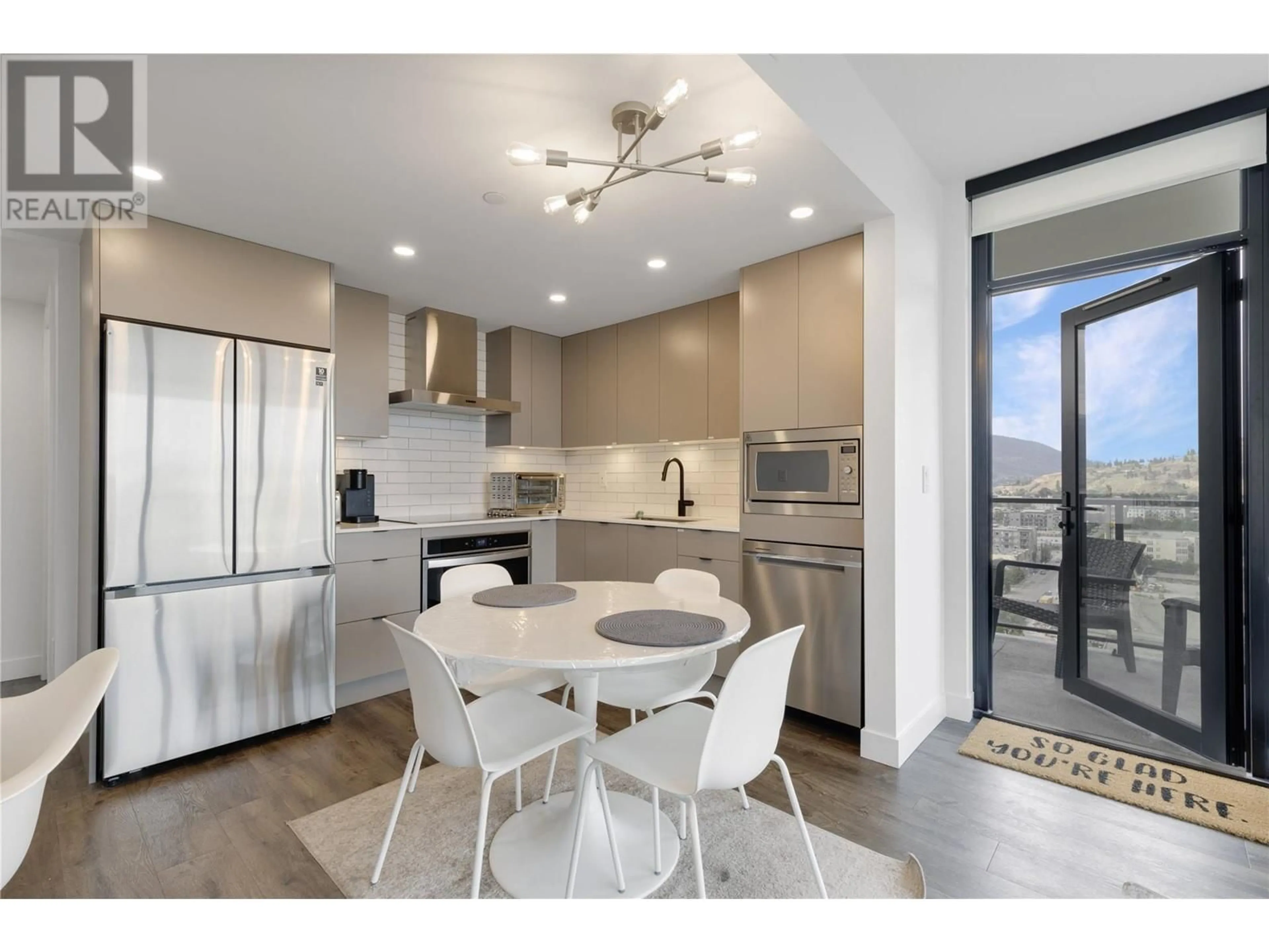 Open concept kitchen, ceramic/tile floor for 1471 St Paul Street Unit# 1610, Kelowna British Columbia V1Y2E4