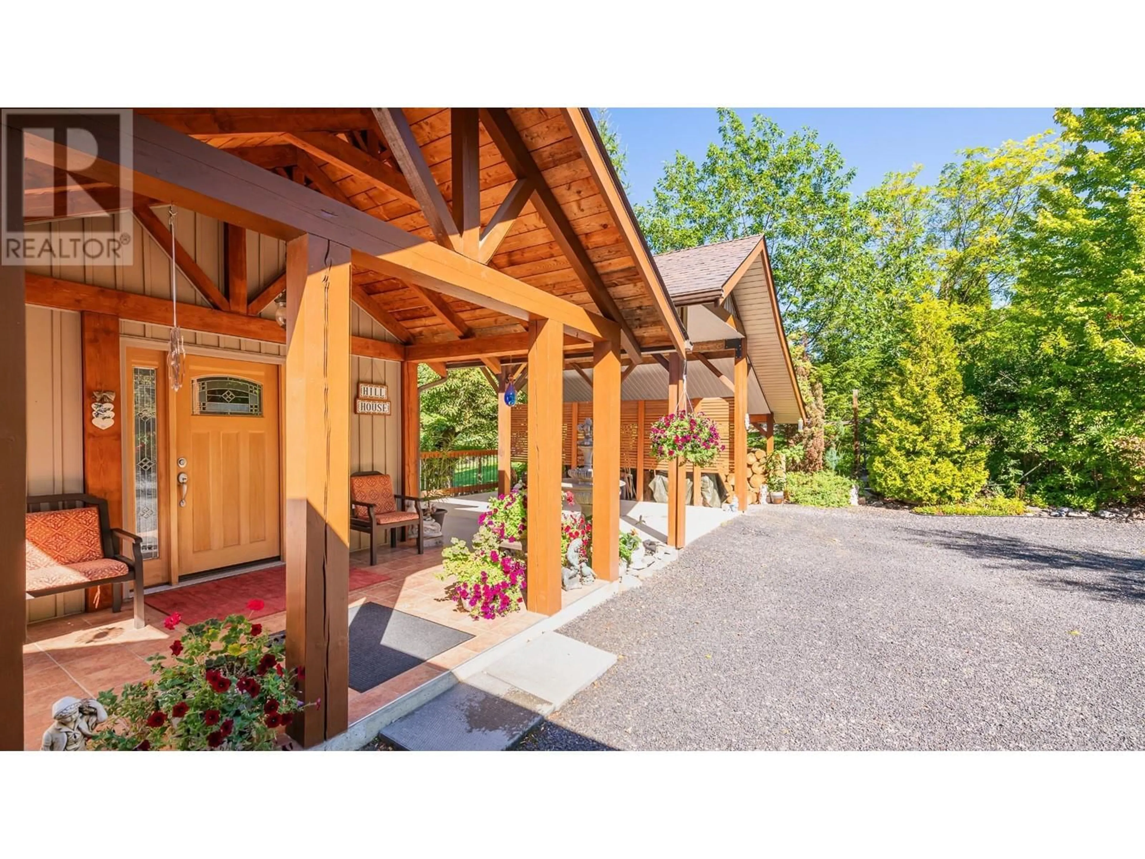 Indoor entryway for 4365 HIGHWAY 3A HIGHWAY, Wynndel British Columbia V0B1N1