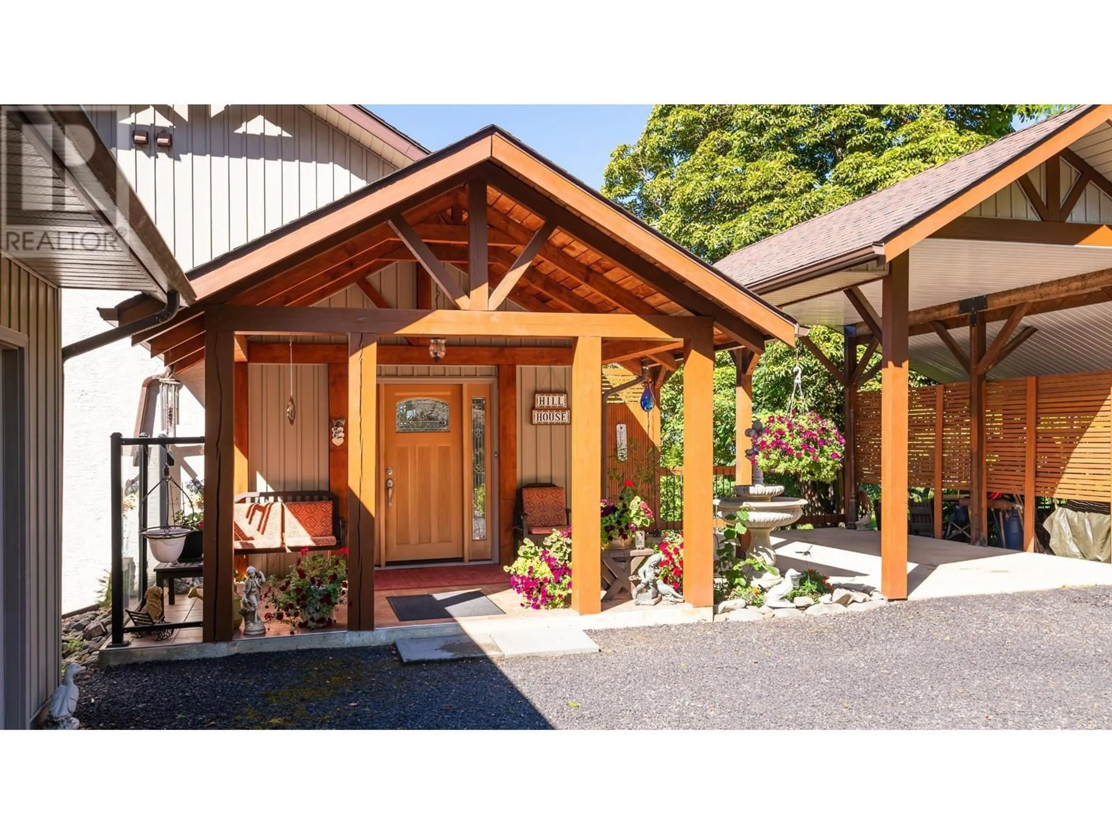 Indoor entryway for 4365 HIGHWAY 3A HIGHWAY, Wynndel British Columbia V0B1N1