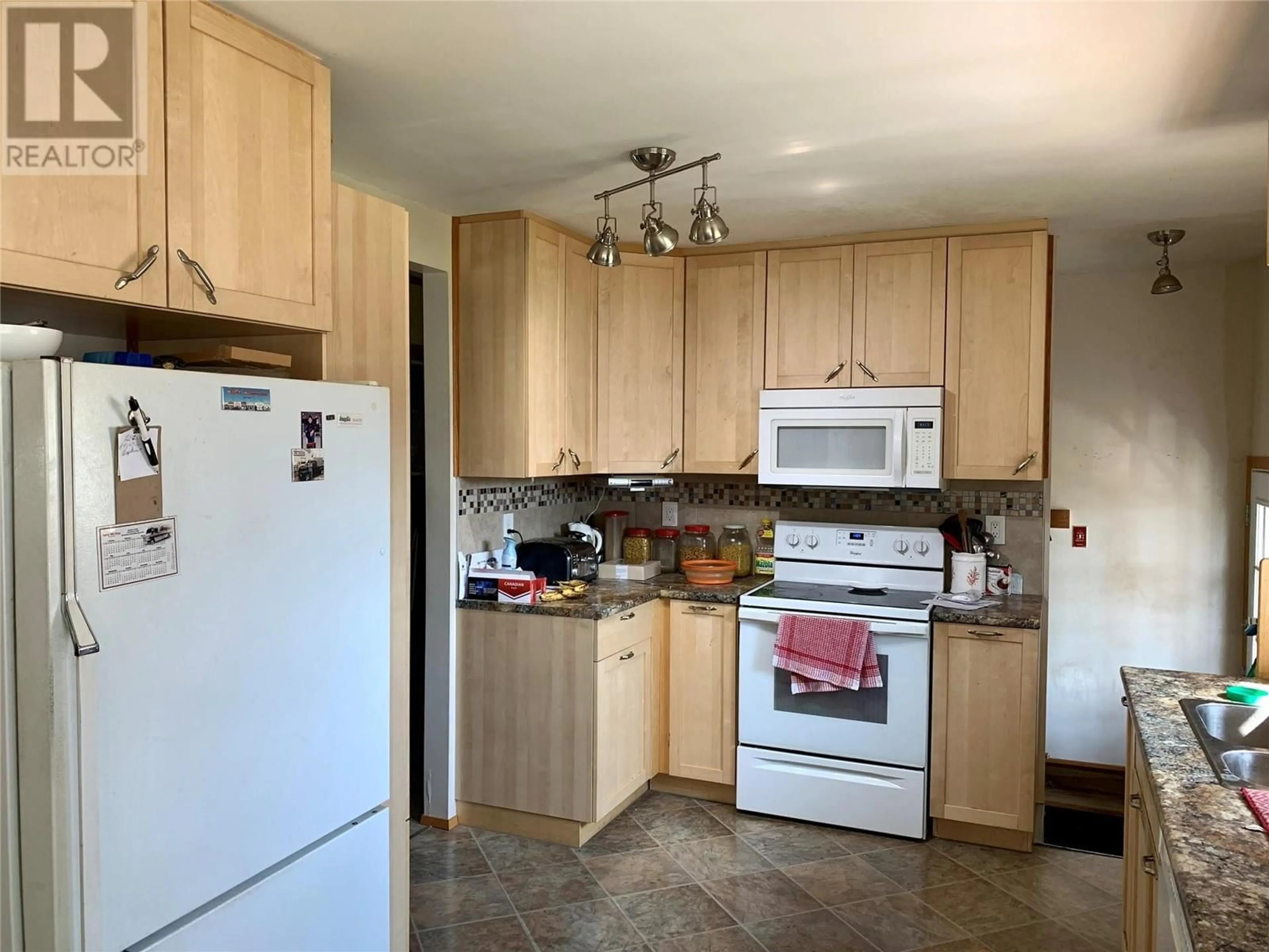 Standard kitchen, unknown for 9112 CALVERLEY CRESCENT, Dawson Creek British Columbia V1G2R2