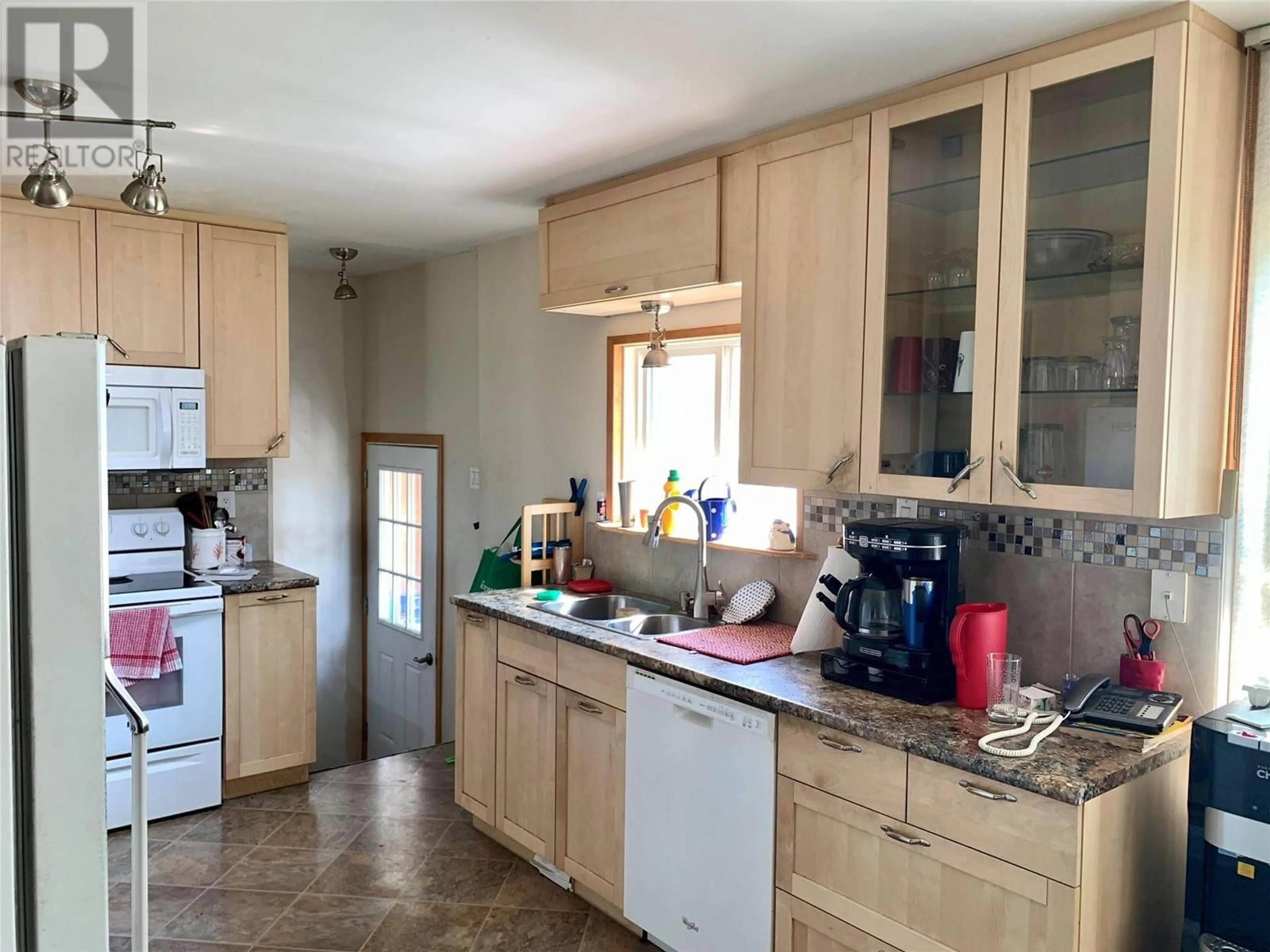 Standard kitchen, unknown for 9112 CALVERLEY Crescent, Dawson Creek British Columbia V1G2R2