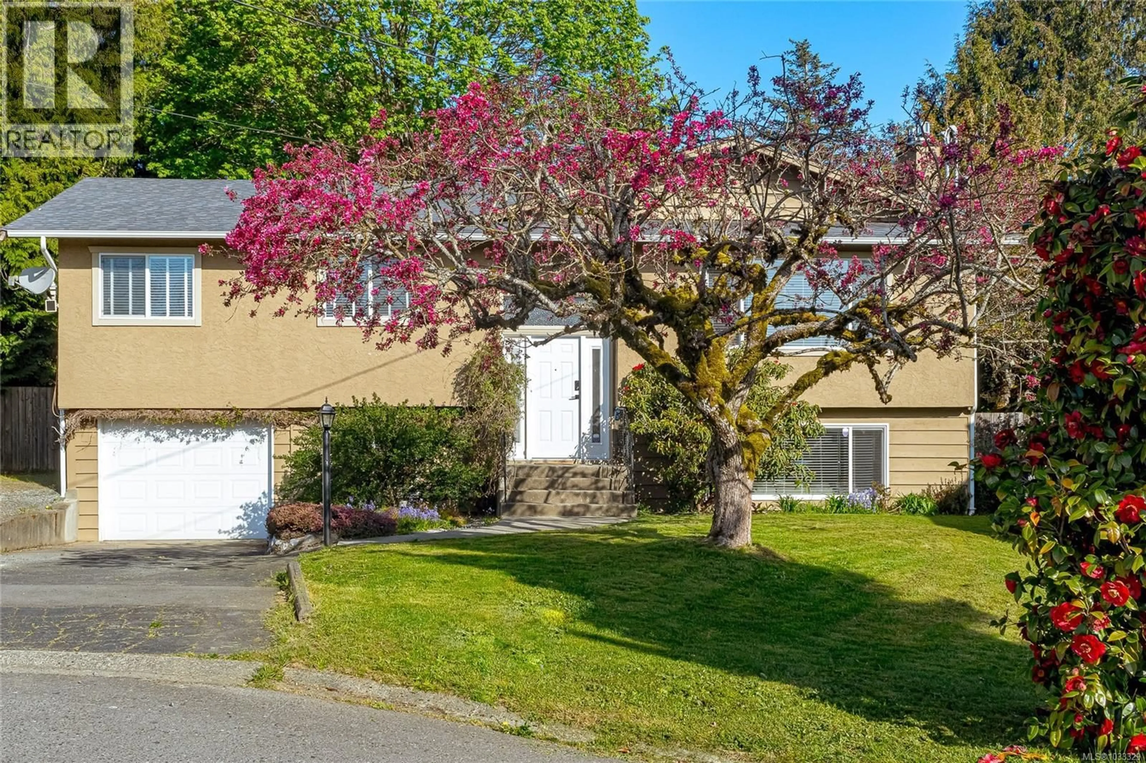 A pic from outside/outdoor area/front of a property/back of a property/a pic from drone, street for 3141 HIGHFIELD ROAD, Duncan British Columbia V9L4A6